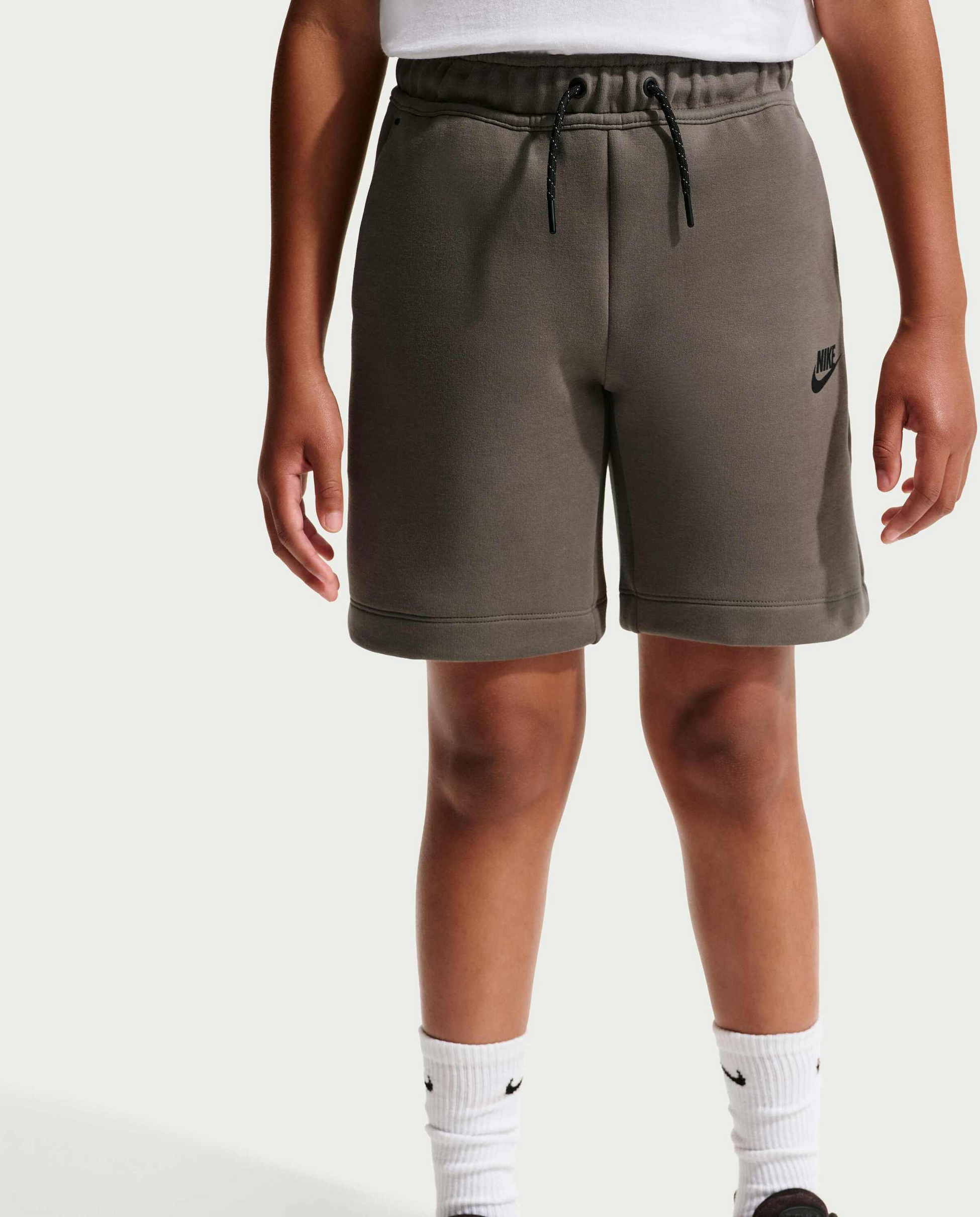 NIKE, Older Kids' (boys') Shorts Sportswear Tech Fleece