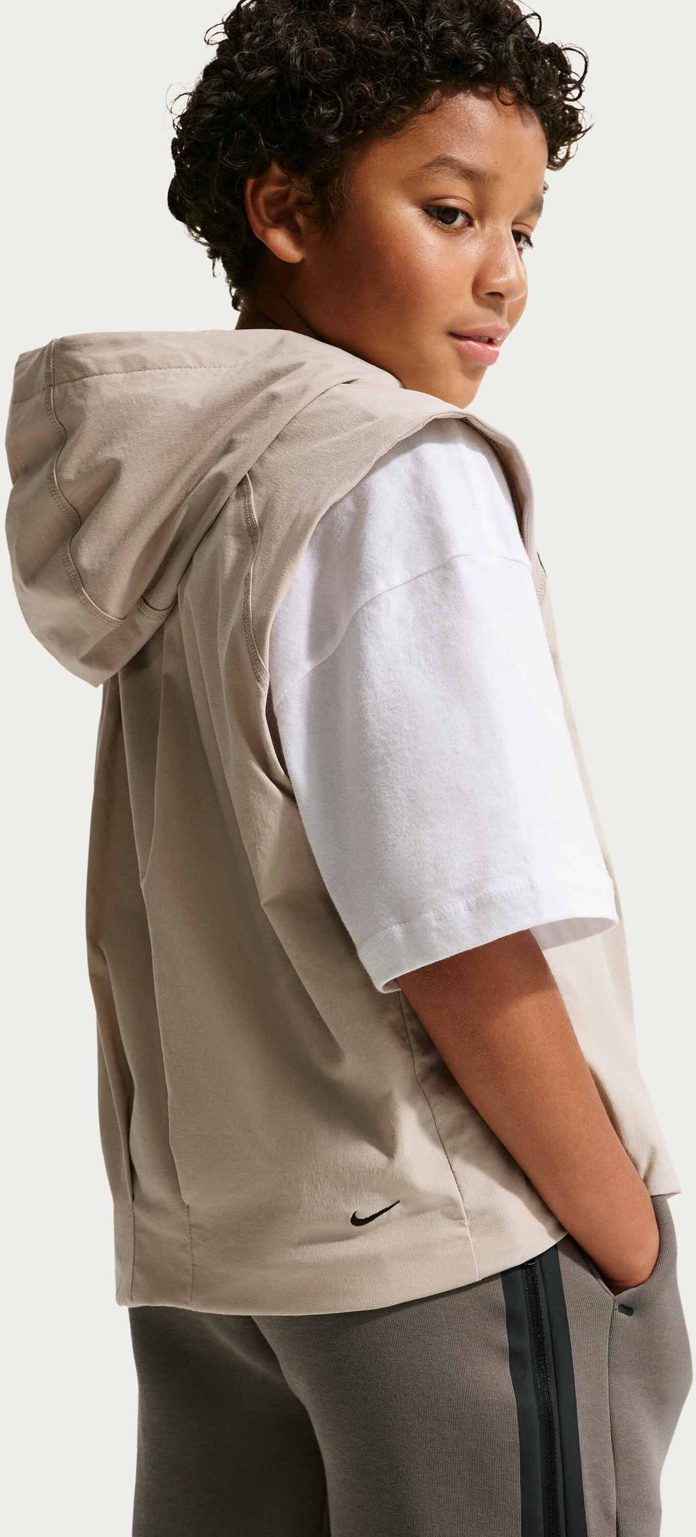 NIKE, Older Kids' (boys') Shorts Sportswear Tech Fleece