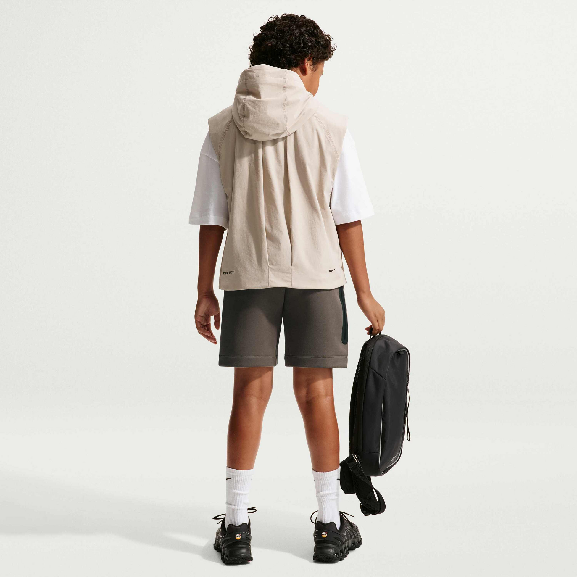 NIKE, Older Kids' (boys') Shorts Sportswear Tech Fleece
