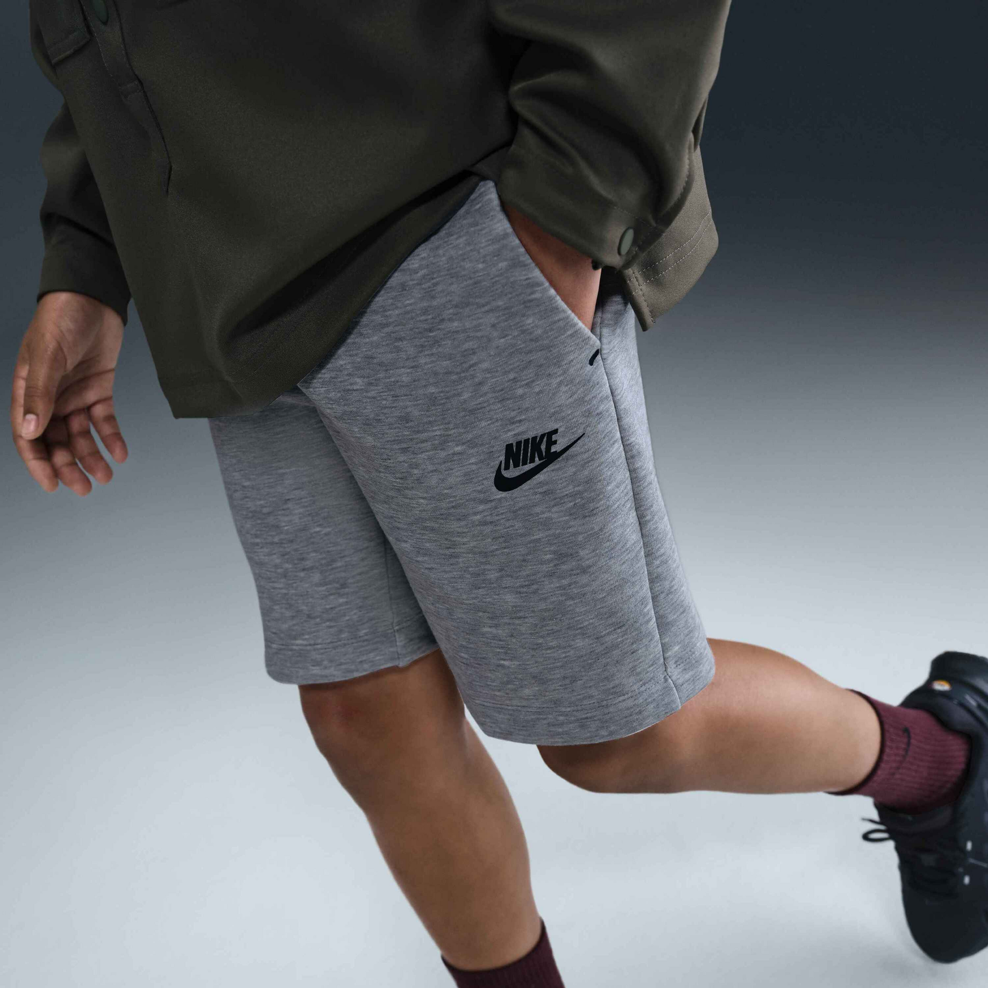 NIKE, Older Kids' (boys') Shorts Sportswear Tech Fleece