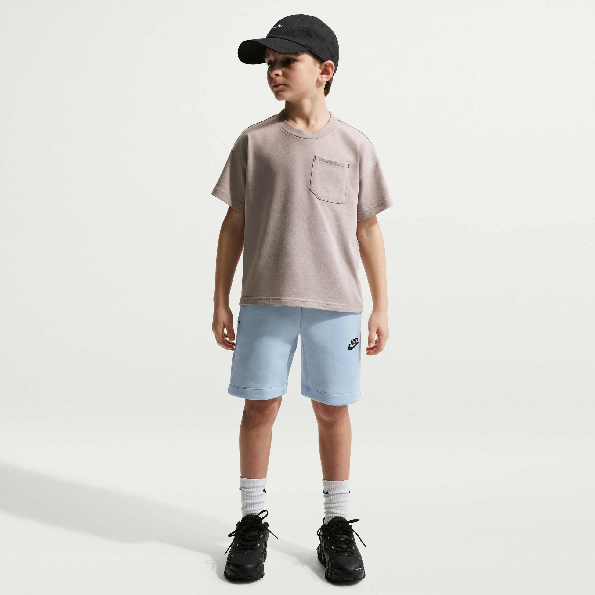 NIKE, Older Kids' (boys') Shorts Sportswear Tech Fleece