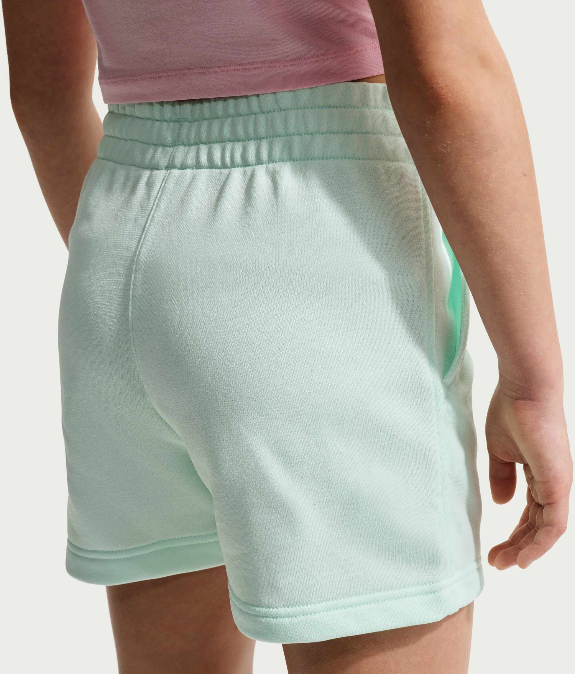 NIKE, Older Kids' (girls') 13cm (approx.) French Terry Shorts Sportswear Club Fleece