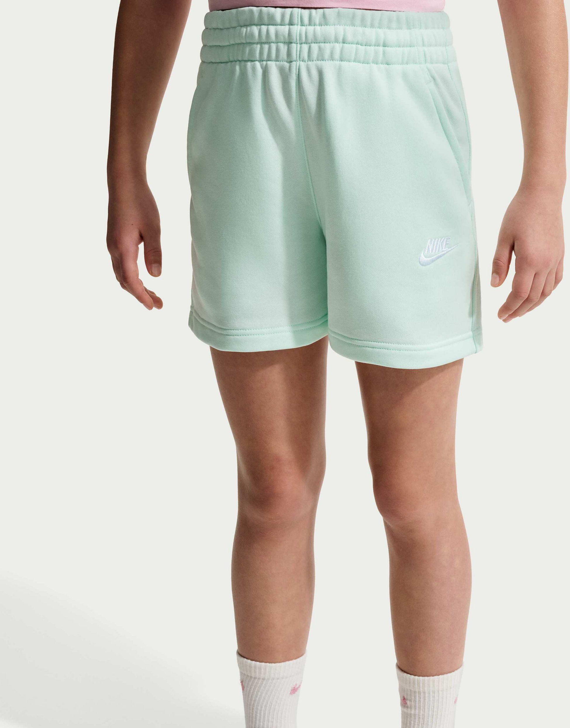 NIKE, Older Kids' (girls') 13cm (approx.) French Terry Shorts Sportswear Club Fleece