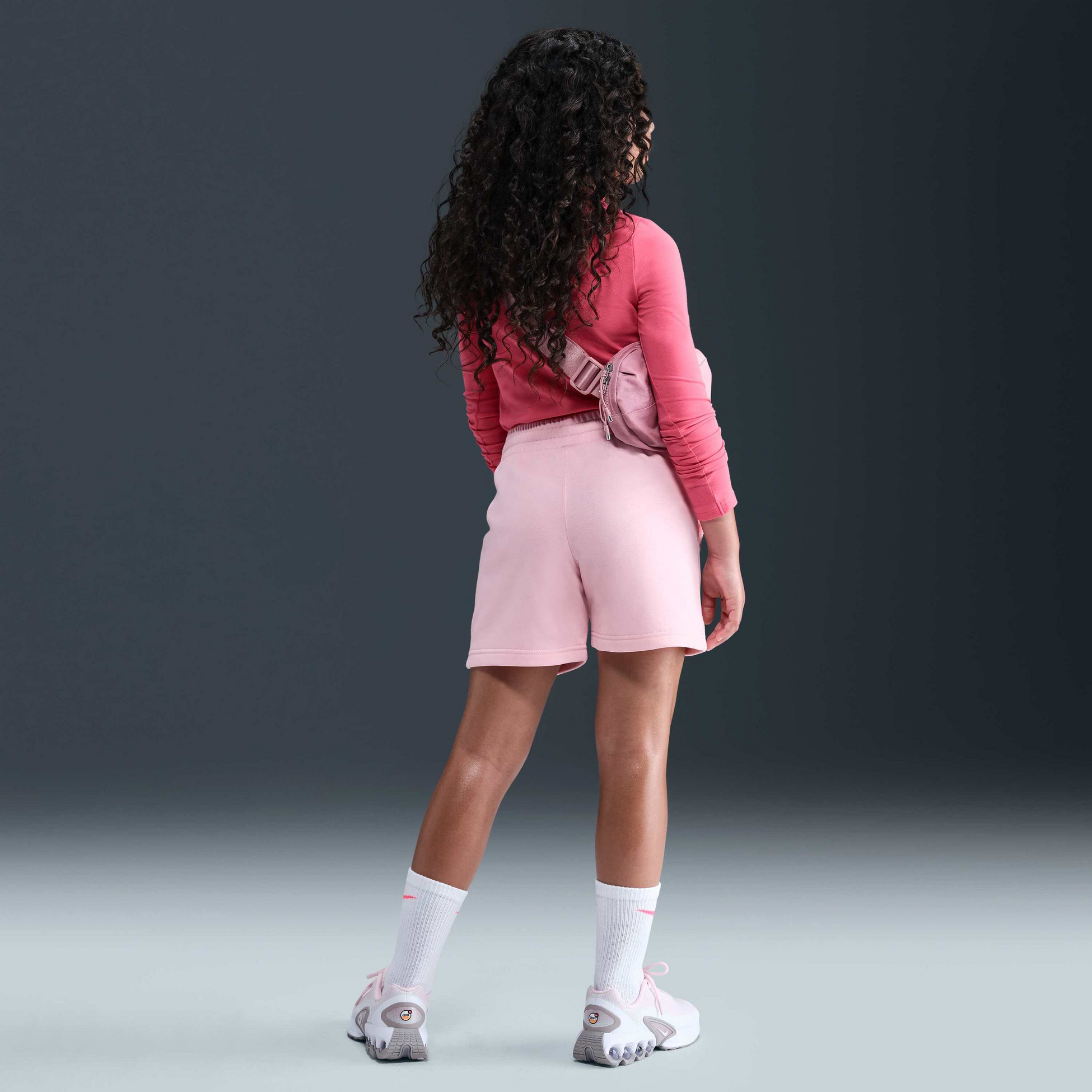 NIKE, Older Kids' (girls') 13cm (approx.) French Terry Shorts Sportswear Club Fleece