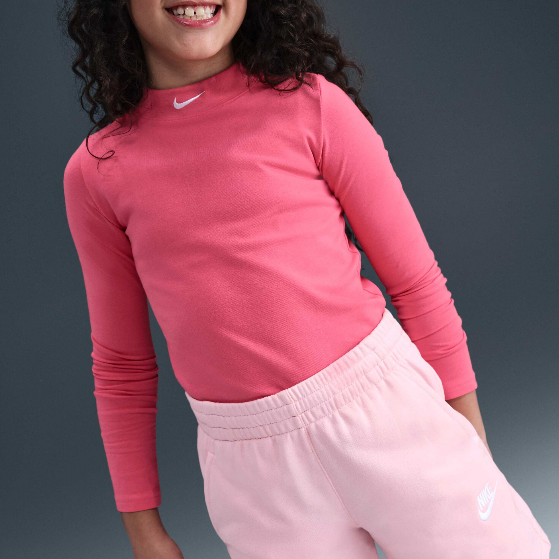 NIKE, Older Kids' (girls') 13cm (approx.) French Terry Shorts Sportswear Club Fleece