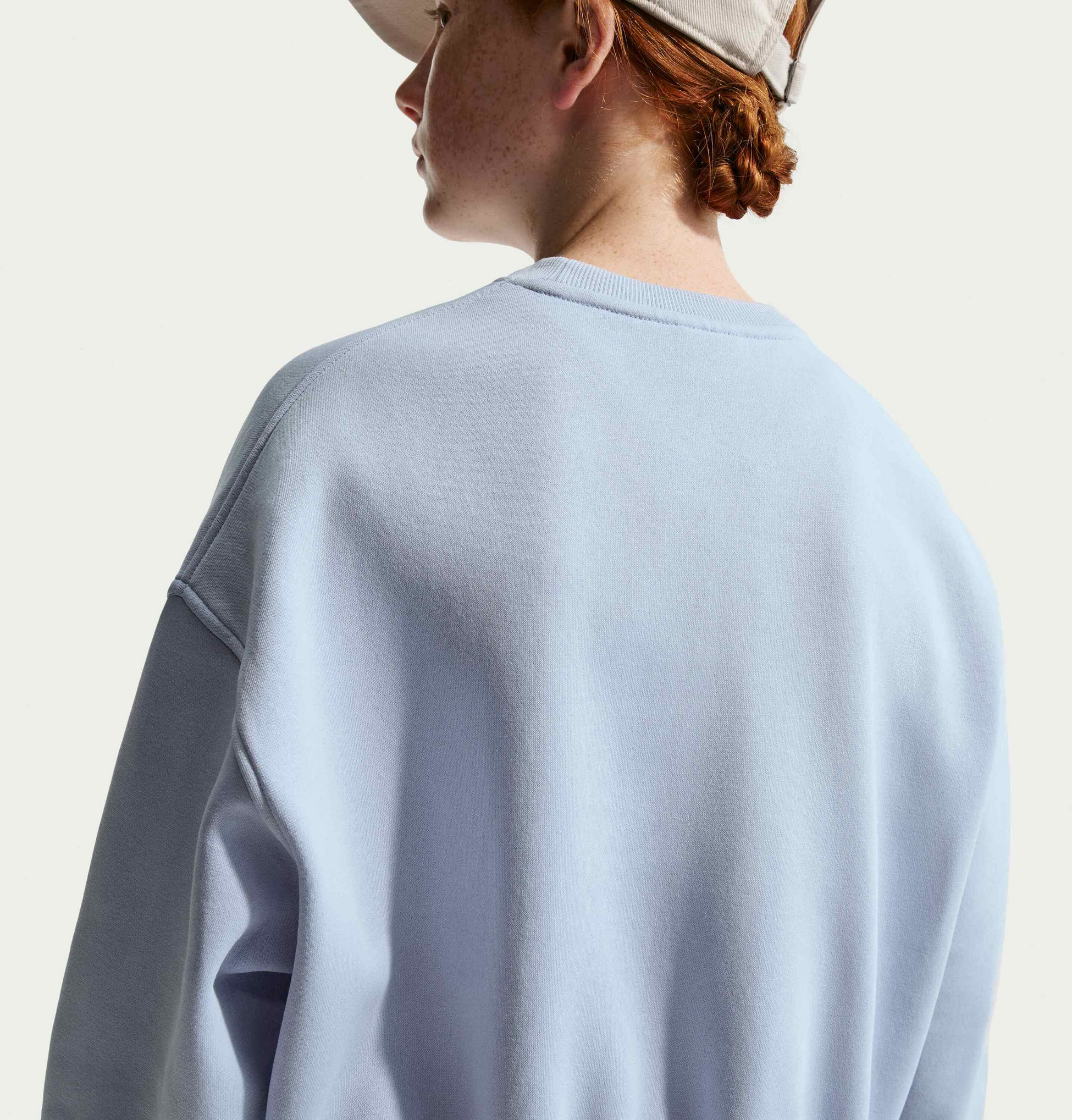 NIKE, Older Kids' (girls') Boxy Crew-neck Sweatshirt Sportswear Club Fleece