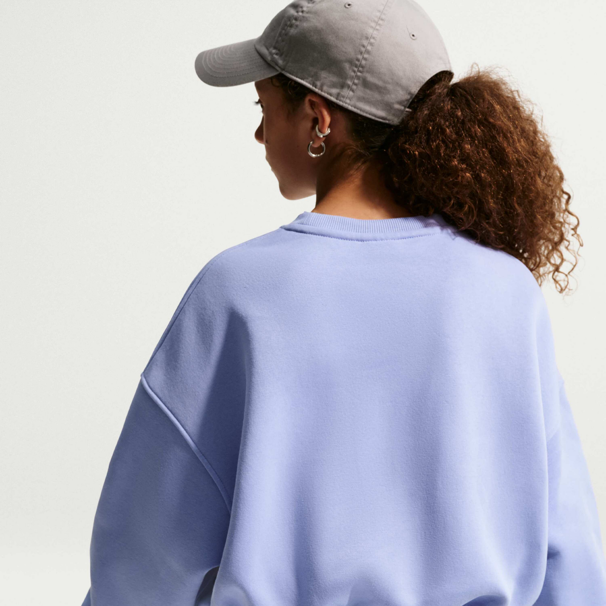 NIKE, Older Kids' (girls') Boxy Crew-neck Sweatshirt Sportswear Club Fleece