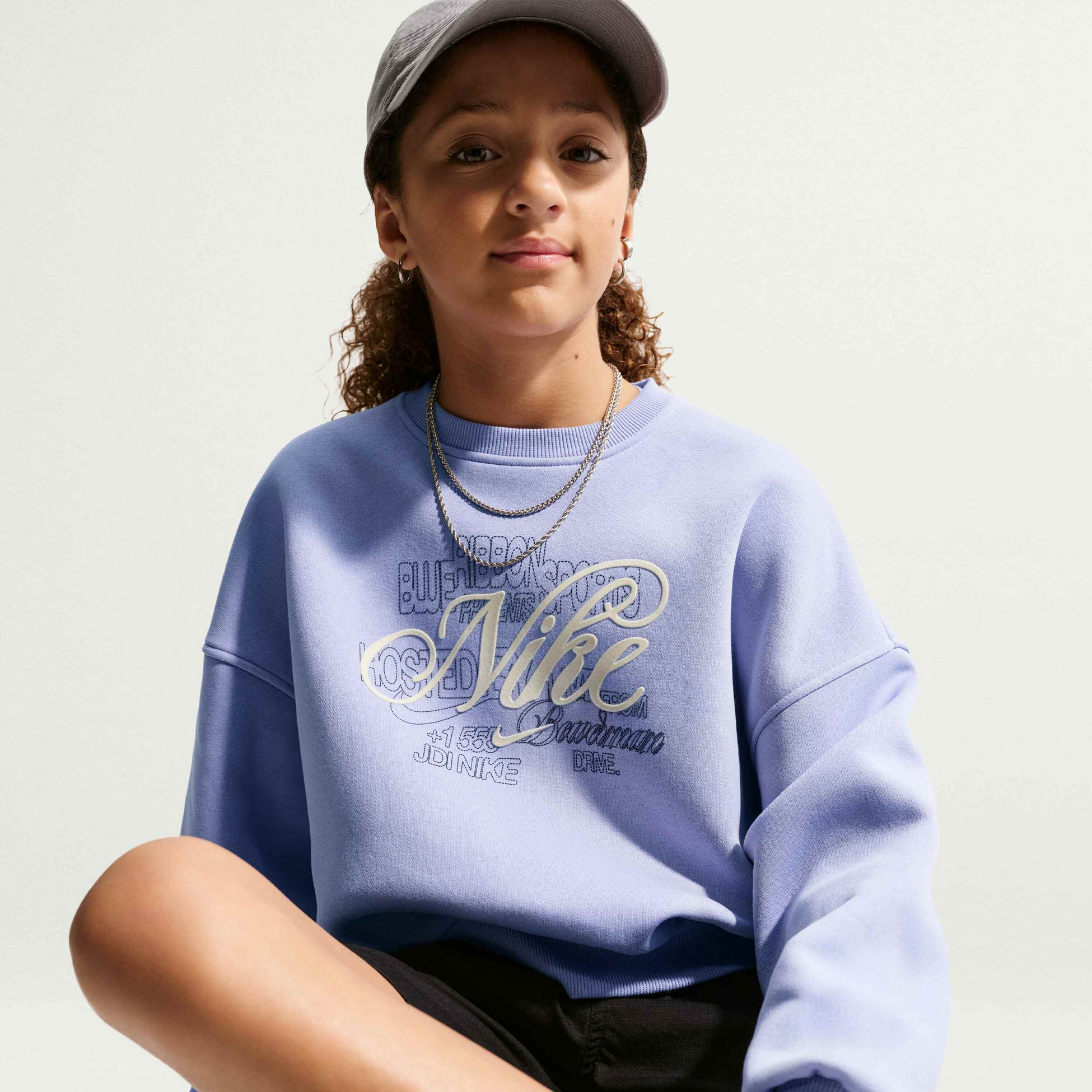 NIKE, Older Kids' (girls') Boxy Crew-neck Sweatshirt Sportswear Club Fleece
