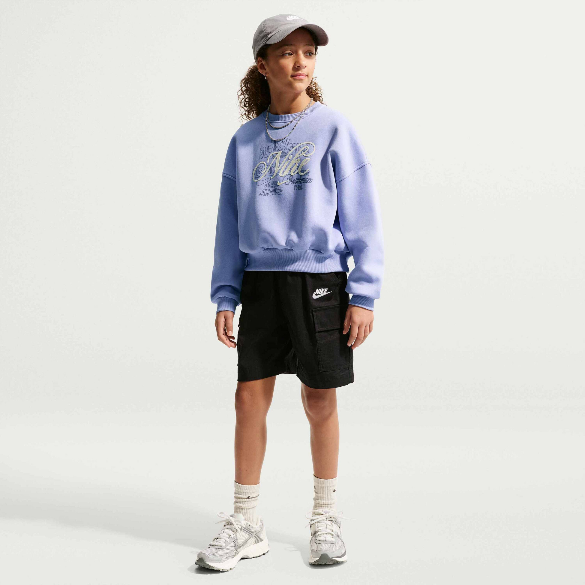NIKE, Older Kids' (girls') Boxy Crew-neck Sweatshirt Sportswear Club Fleece