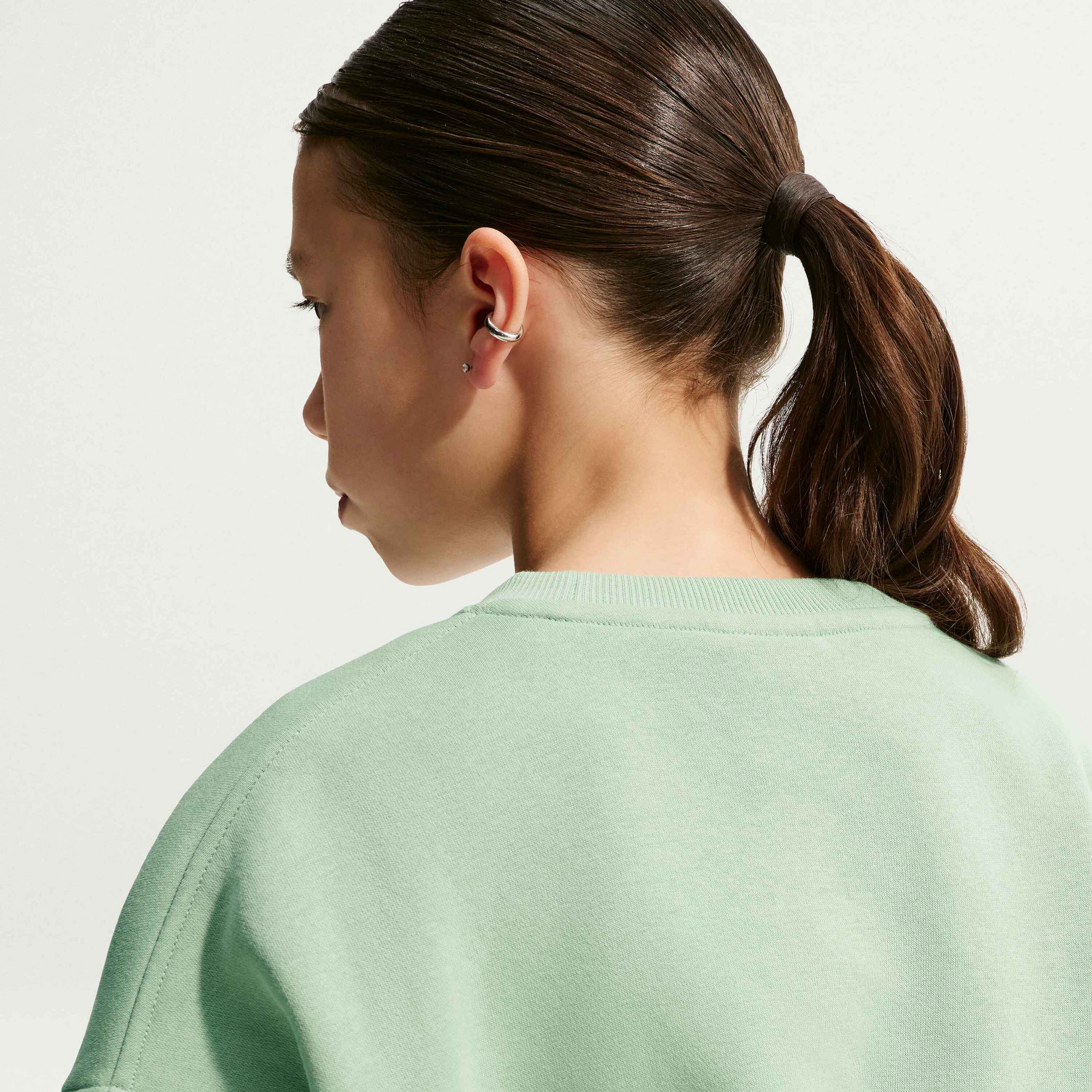 NIKE, Older Kids' (girls') Boxy Crew-neck Sweatshirt Sportswear Club Fleece