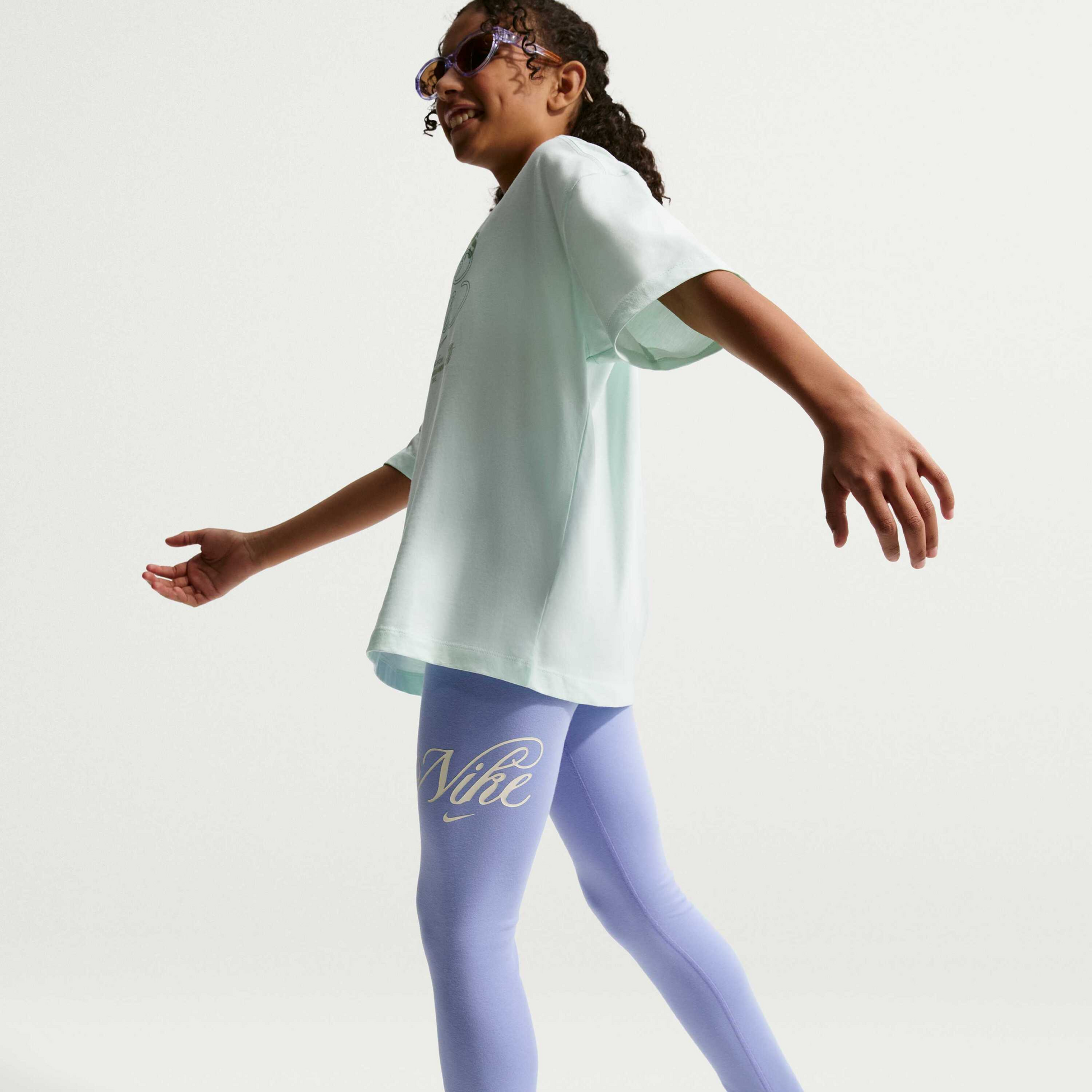 NIKE, Older Kids' (girls') High-waisted Graphic Leggings Sportswear Classic