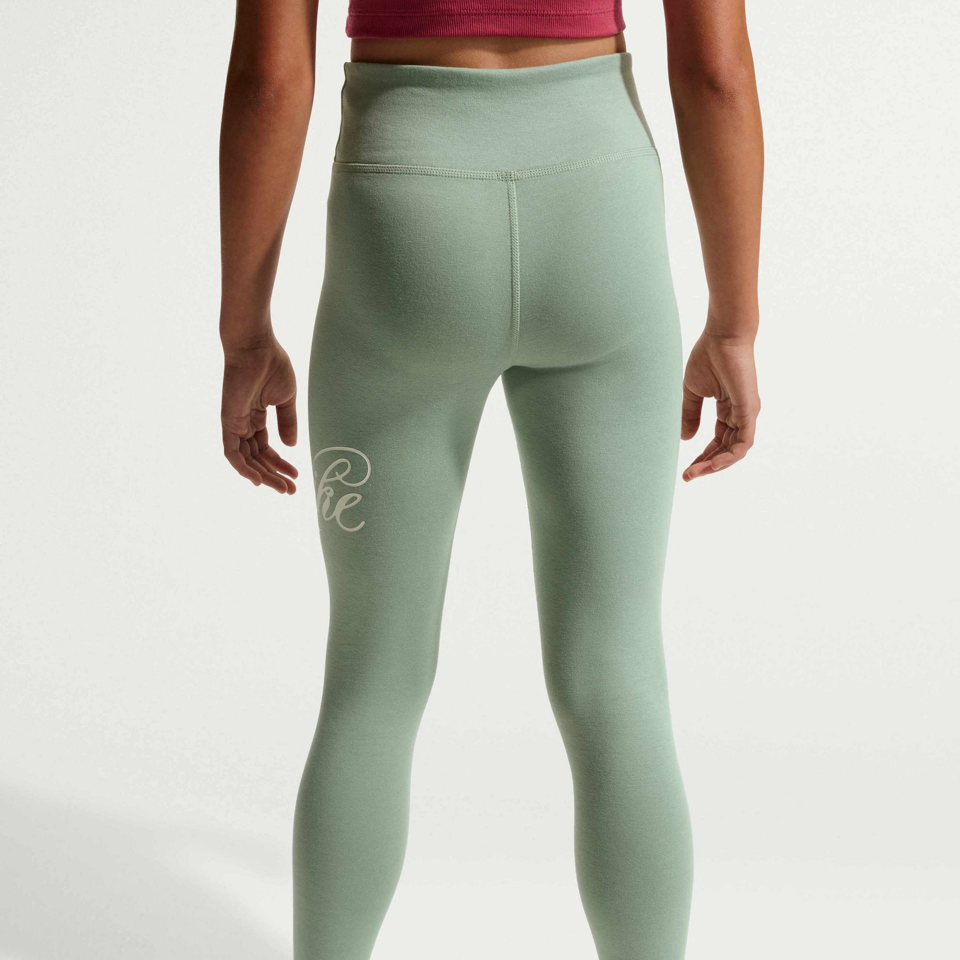 NIKE, Older Kids' (girls') High-waisted Graphic Leggings Sportswear Classic