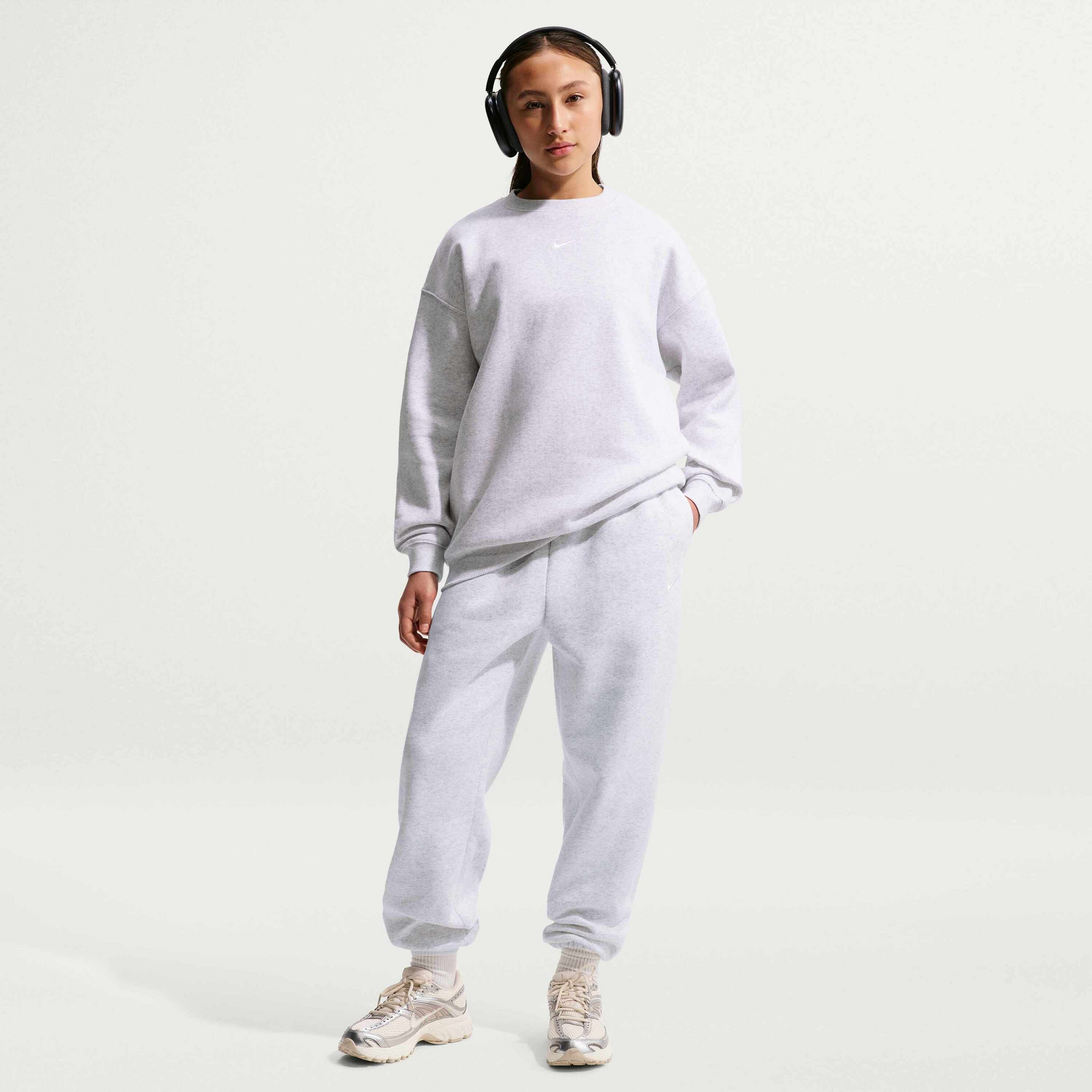 NIKE, Older Kids' (girls') Oversized Crew-neck Sweatshirt Sportswear Studio