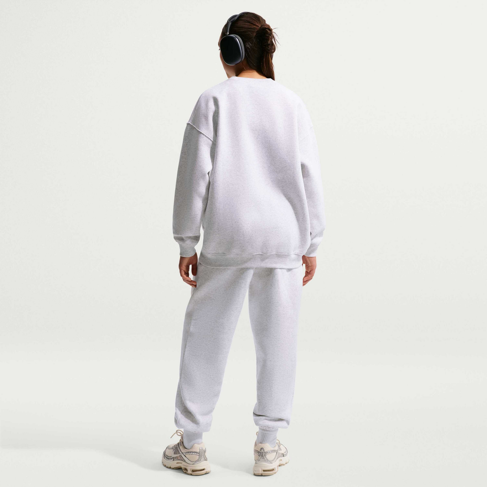 NIKE, Older Kids' (girls') Oversized Crew-neck Sweatshirt Sportswear Studio