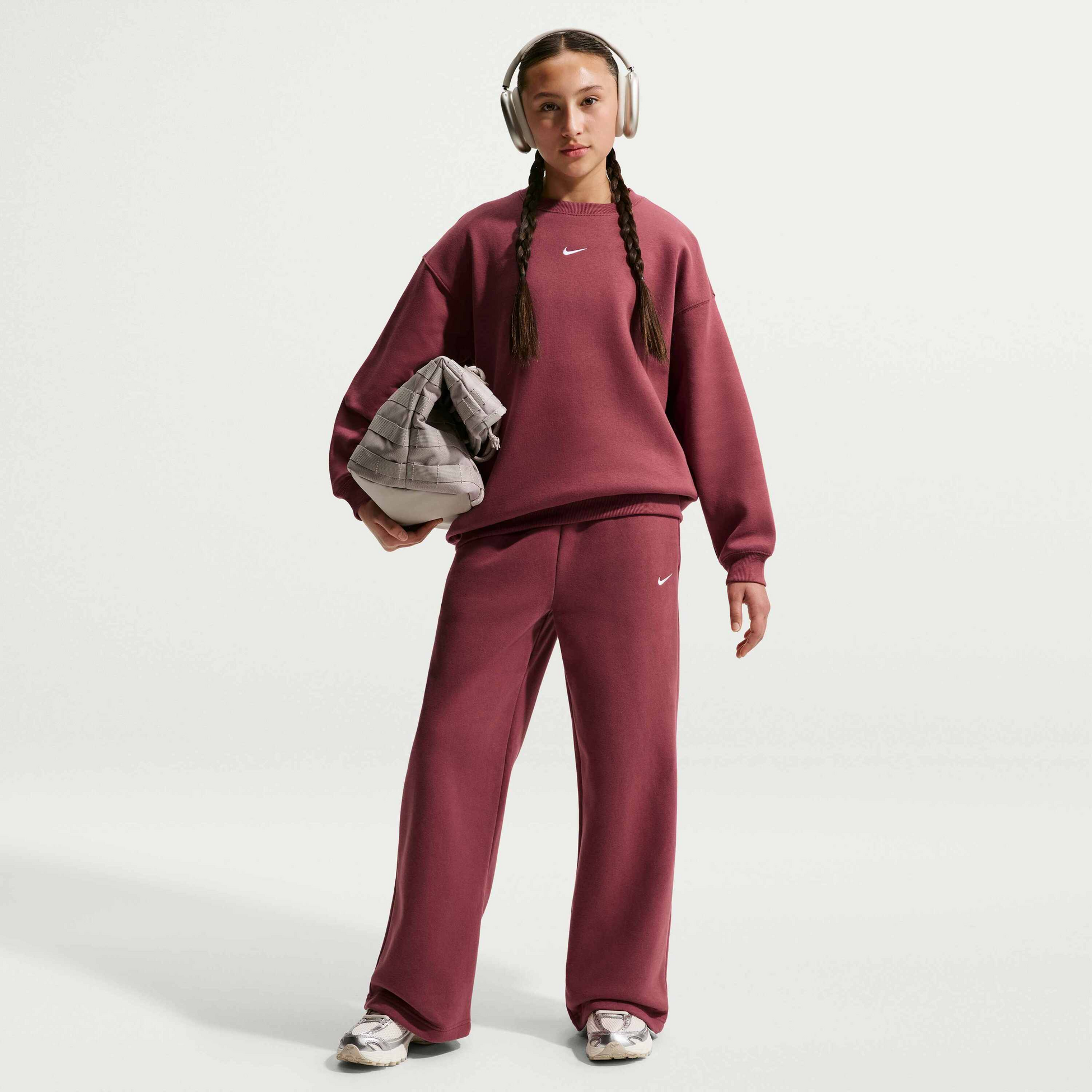 NIKE, Older Kids' (girls') Oversized Crew-neck Sweatshirt Sportswear Studio