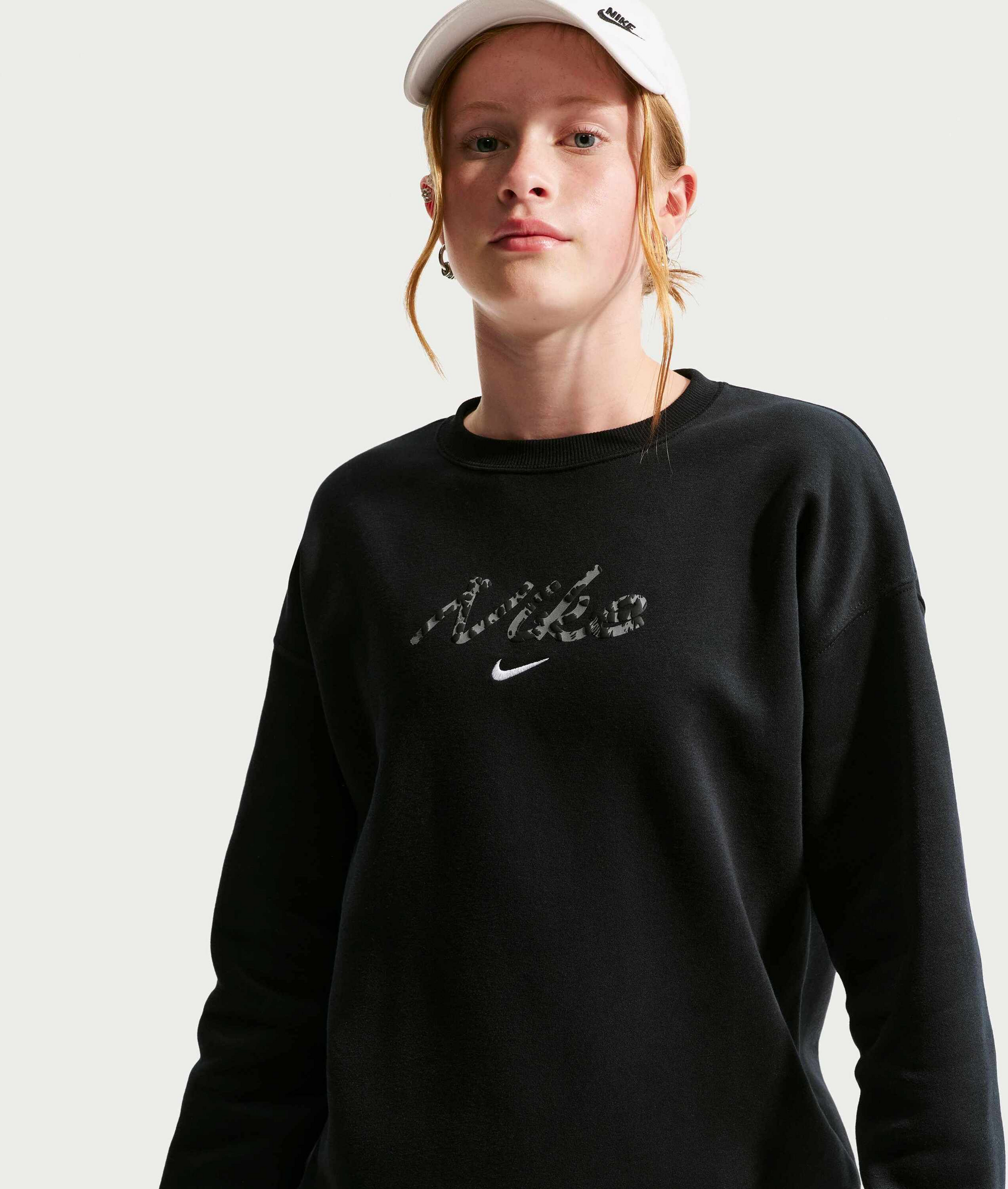 NIKE, Older Kids' (girls') Oversized Crewneck Sweatshirt Sportswear Studio Fleece