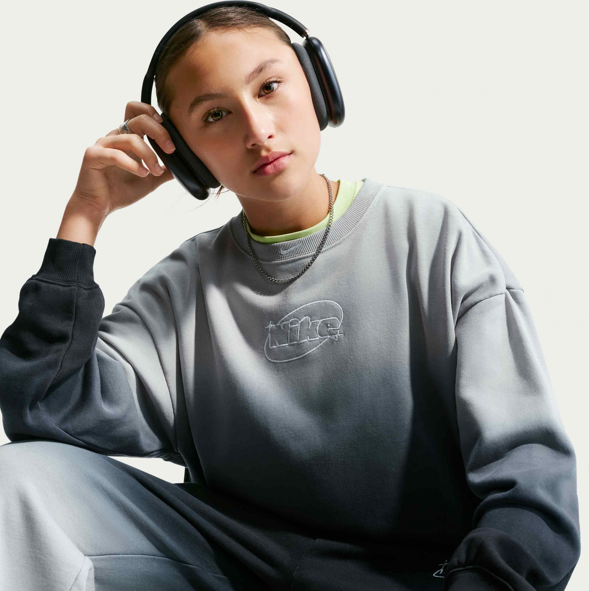 NIKE, Older Kids' (girls') Oversized Graphic Crew Studio Fleece Lightweight