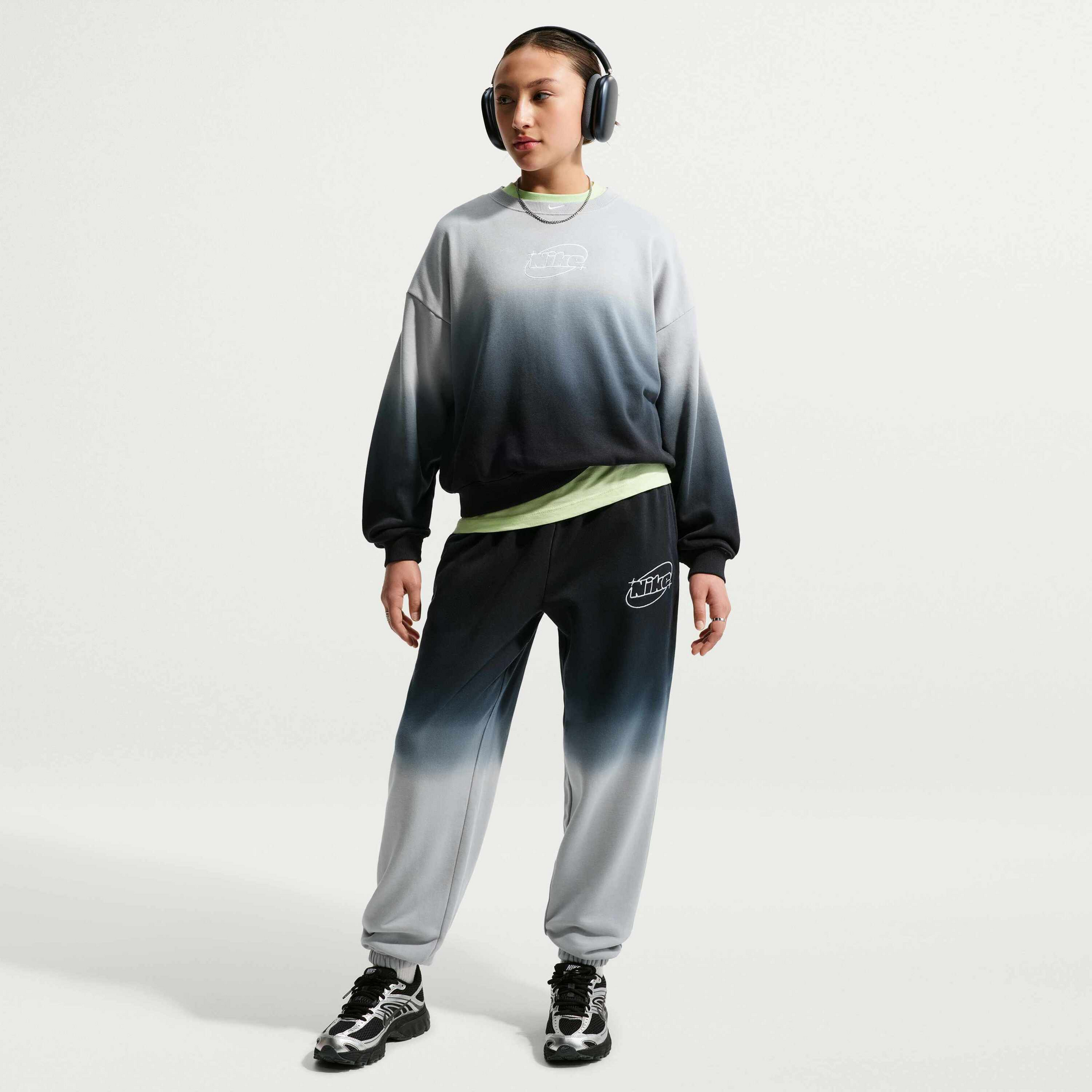NIKE, Older Kids' (girls') Oversized Graphic Crew Studio Fleece Lightweight
