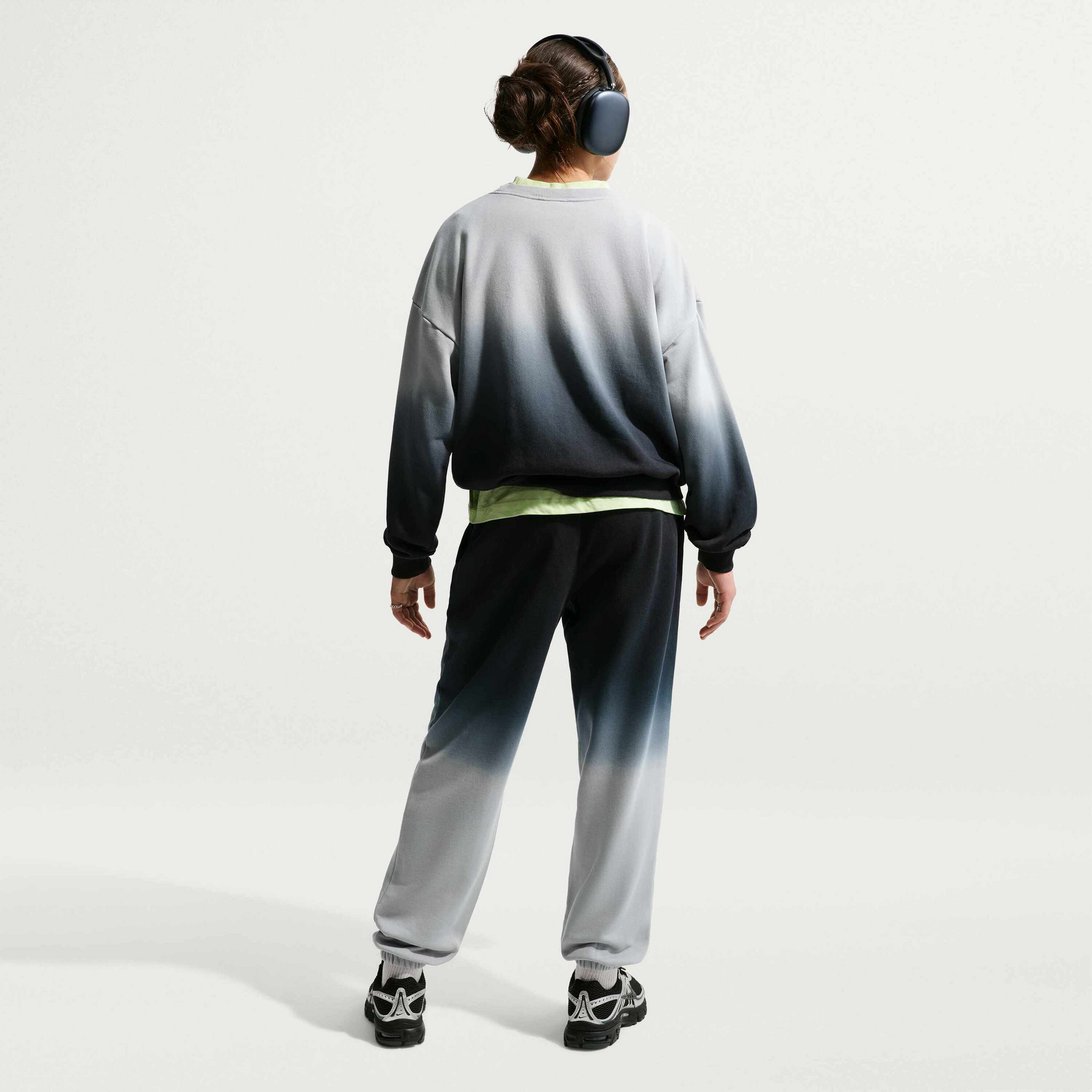 NIKE, Older Kids' (girls') Oversized Graphic Crew Studio Fleece Lightweight