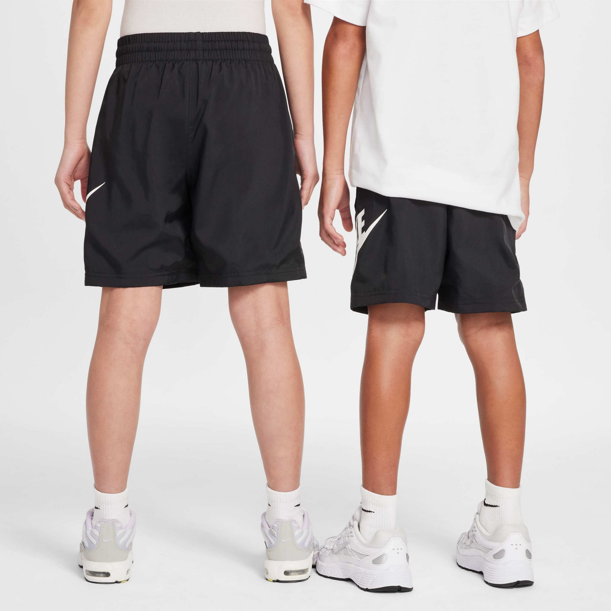 NIKE, Older Kids' 15cm (approx.) Woven Shorts Sportswear Club