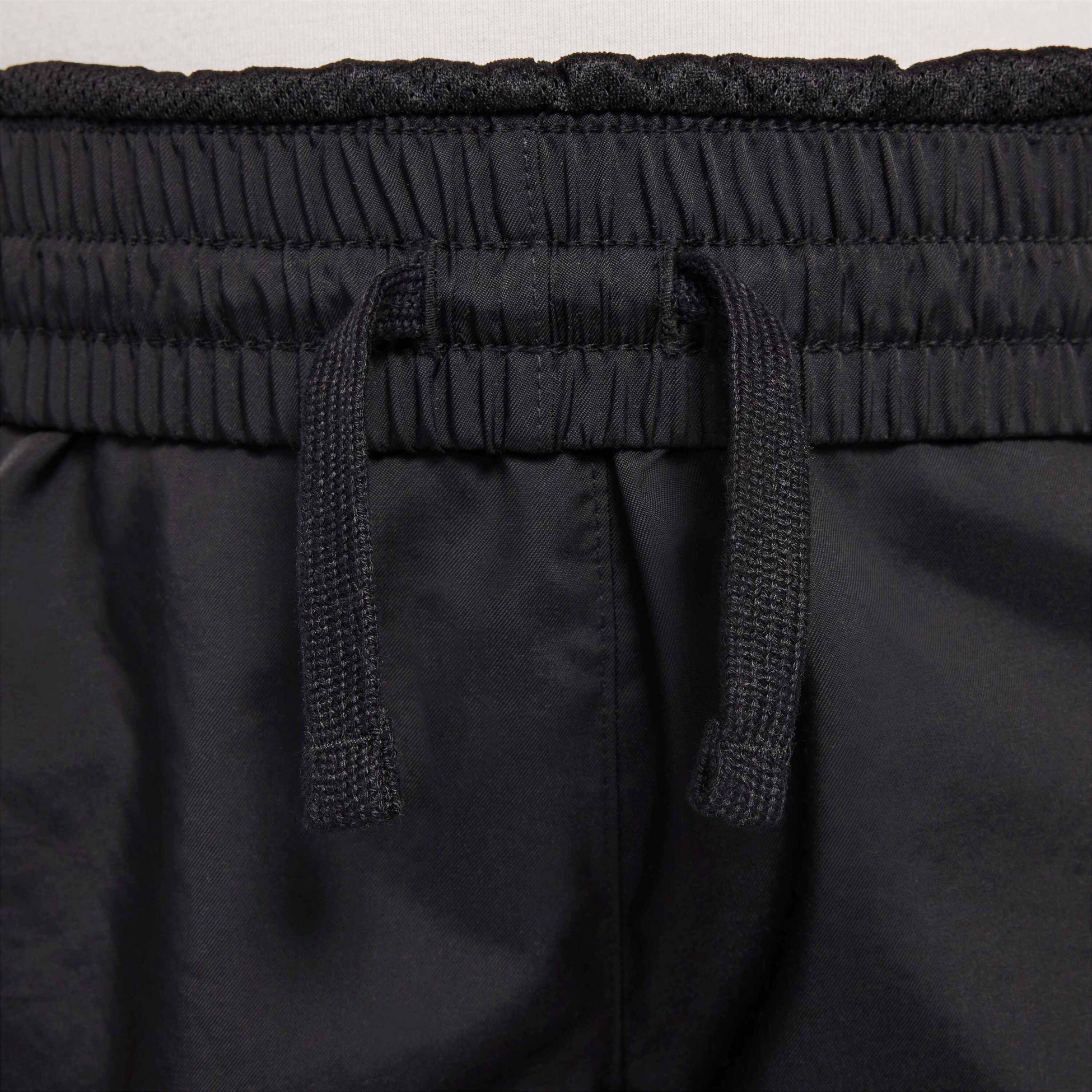NIKE, Older Kids' 15cm (approx.) Woven Shorts Sportswear Club