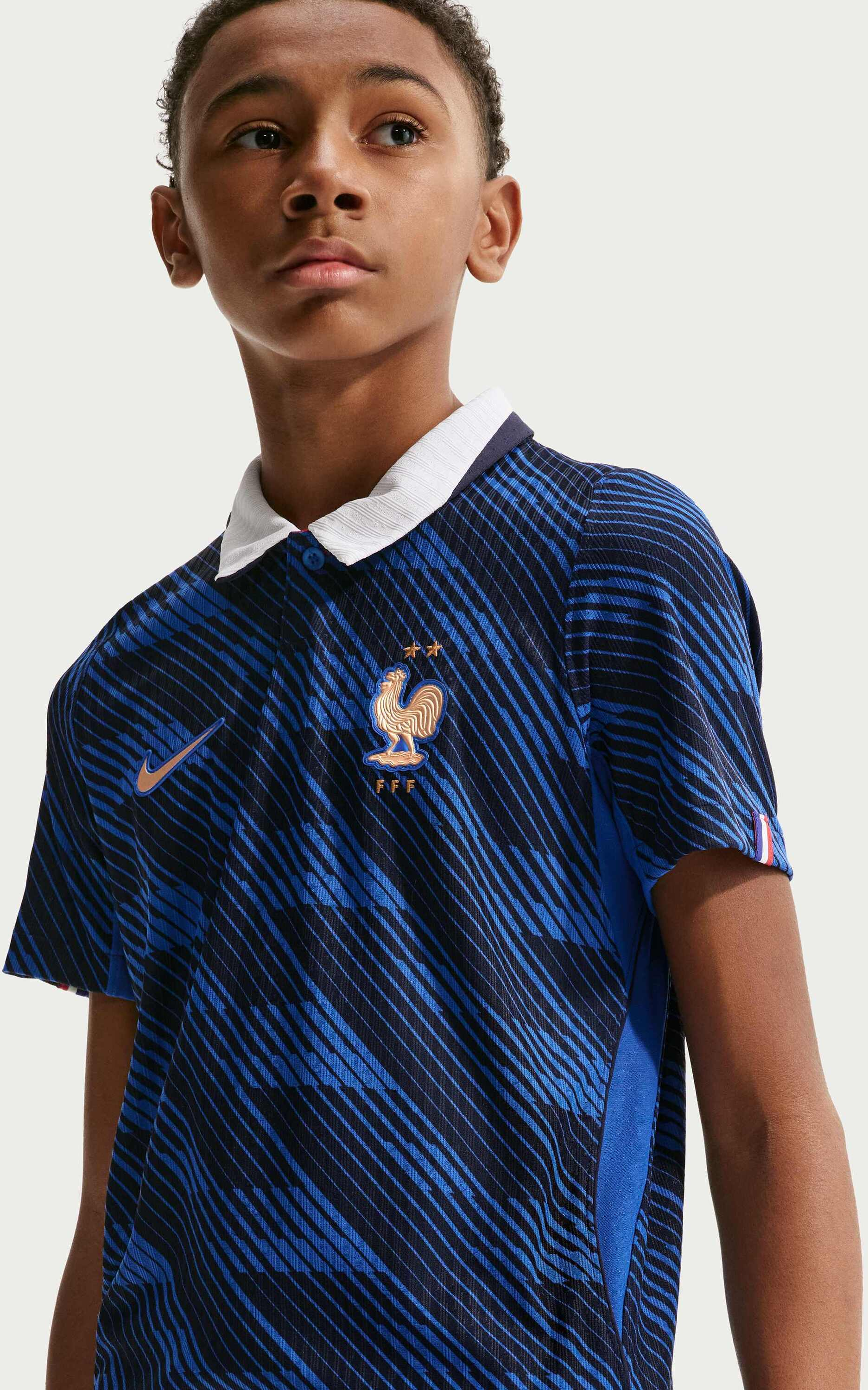 NIKE, Older Kids' Aero-fit Football Authentic Jersey Fff 2026 Match Home
