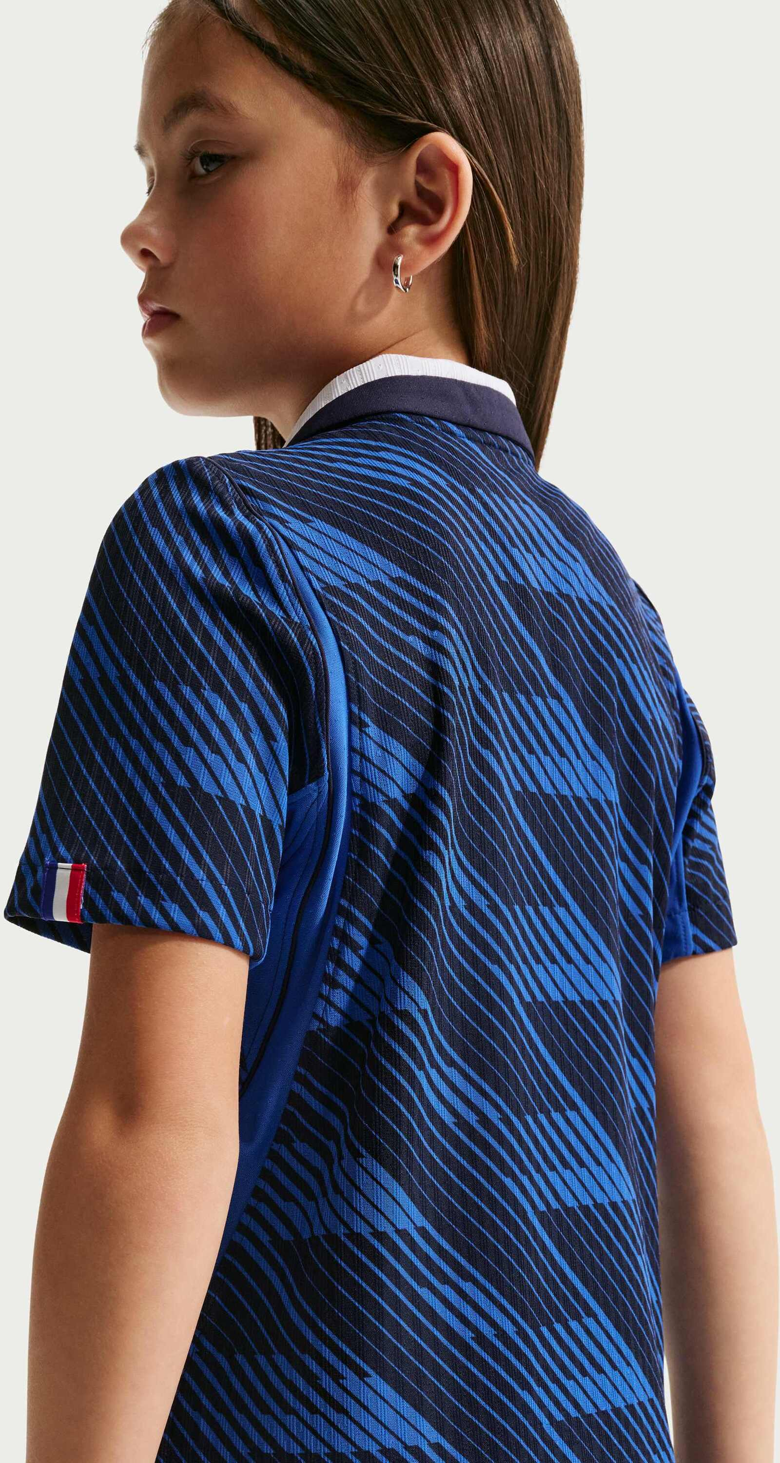 NIKE, Older Kids' Aero-fit Football Authentic Jersey Fff 2026 Match Home