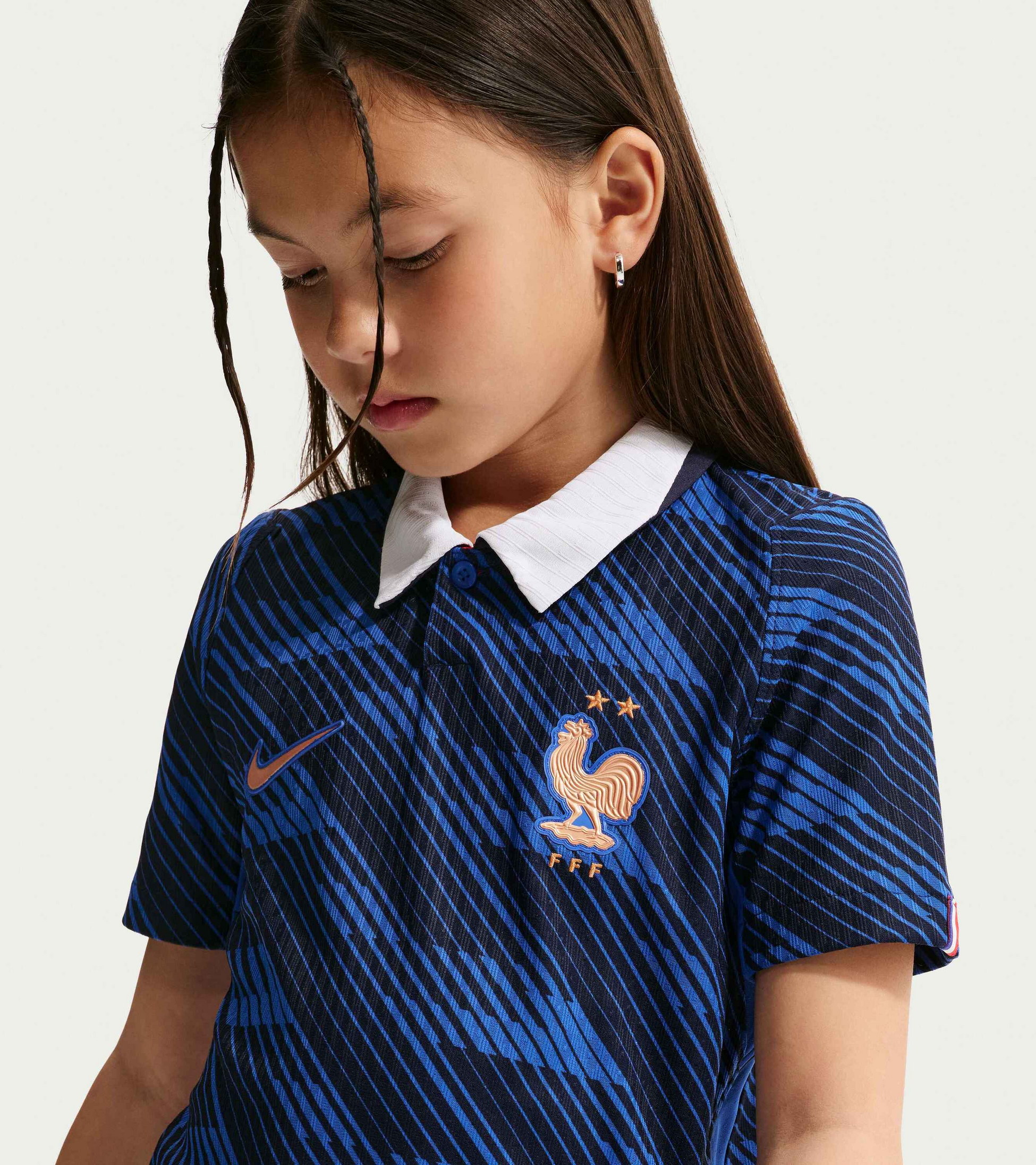 NIKE, Older Kids' Aero-fit Football Authentic Jersey Fff 2026 Match Home