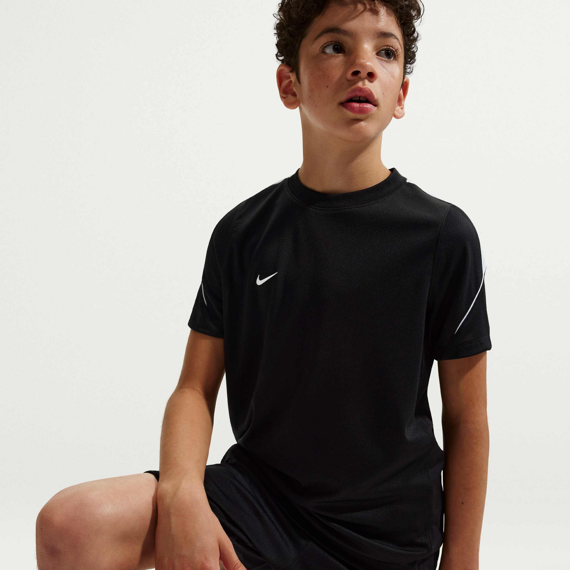 NIKE, Older Kids' Dri-fit Football Short-sleeve Top Strike