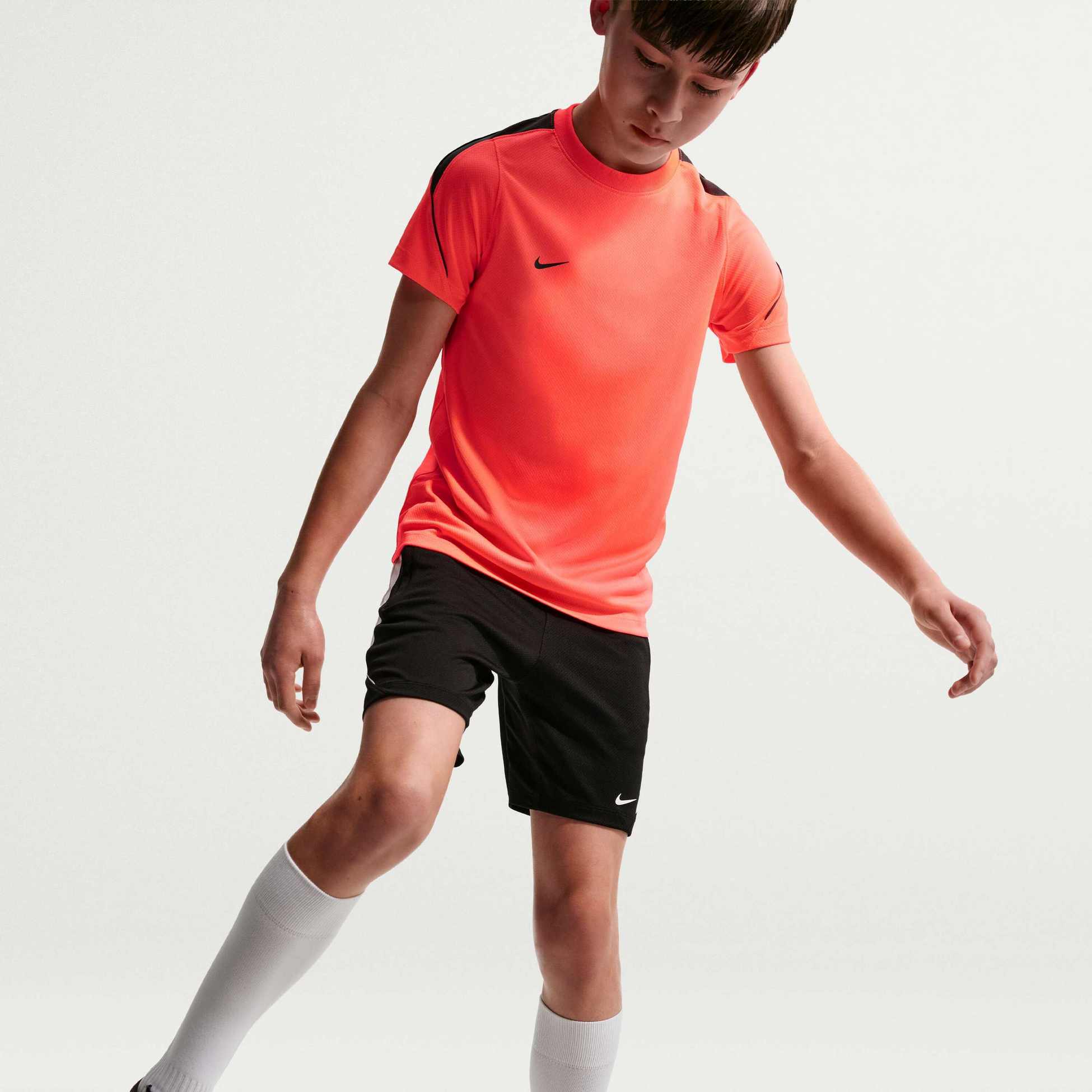 NIKE, Older Kids' Dri-fit Football Short-sleeve Top Strike