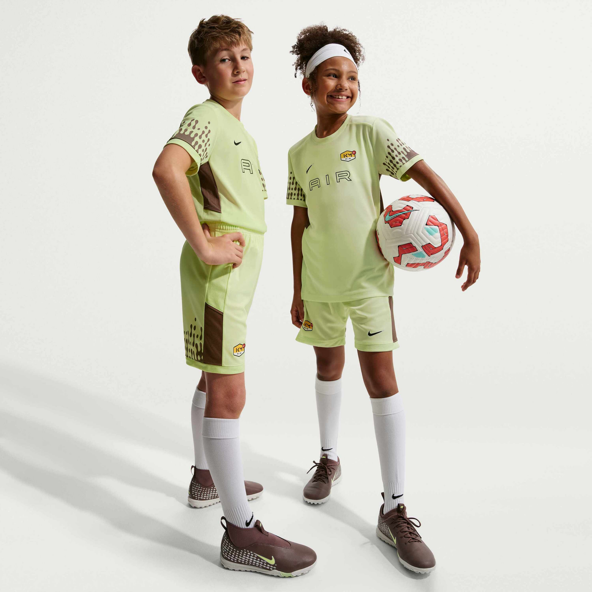 NIKE, Older Kids' Dri-fit Football Shorts Kylian Mbapp&eacute; Academy