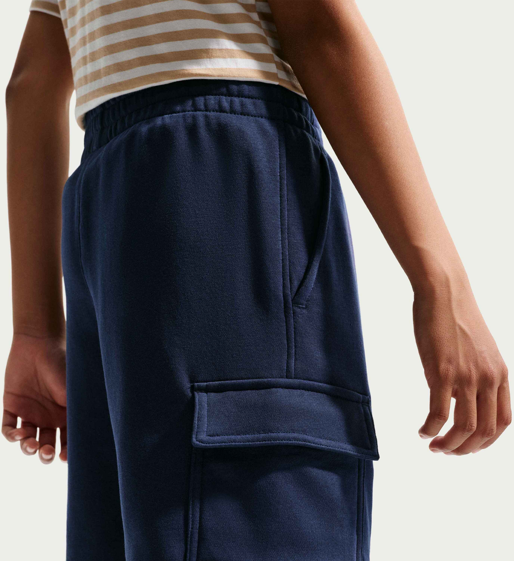 NIKE, Older Kids' French Terry Cargo Shorts Sportswear Club