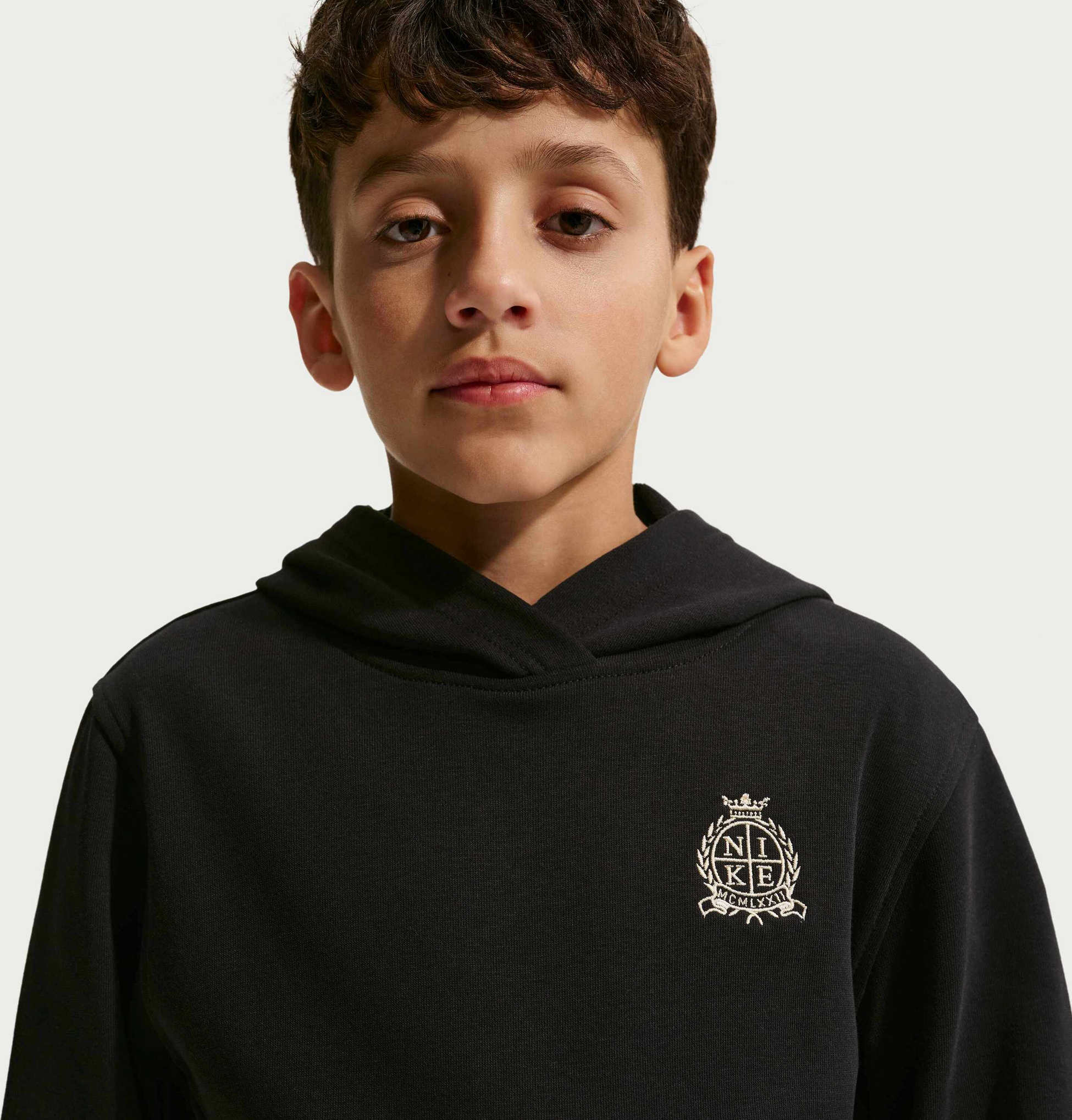 NIKE, Older Kids' French Terry Hoodie Sportswear Club