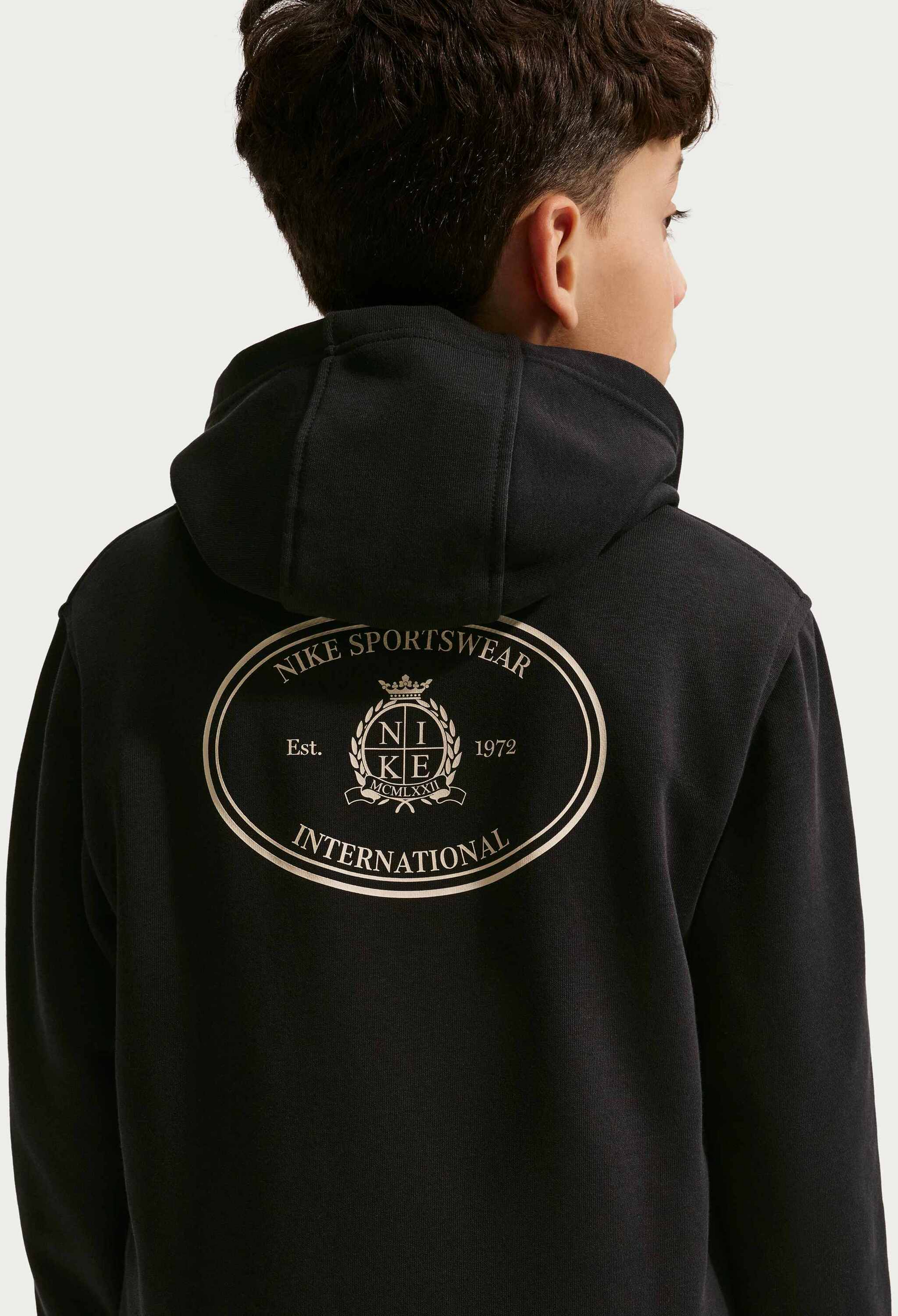 NIKE, Older Kids' French Terry Hoodie Sportswear Club