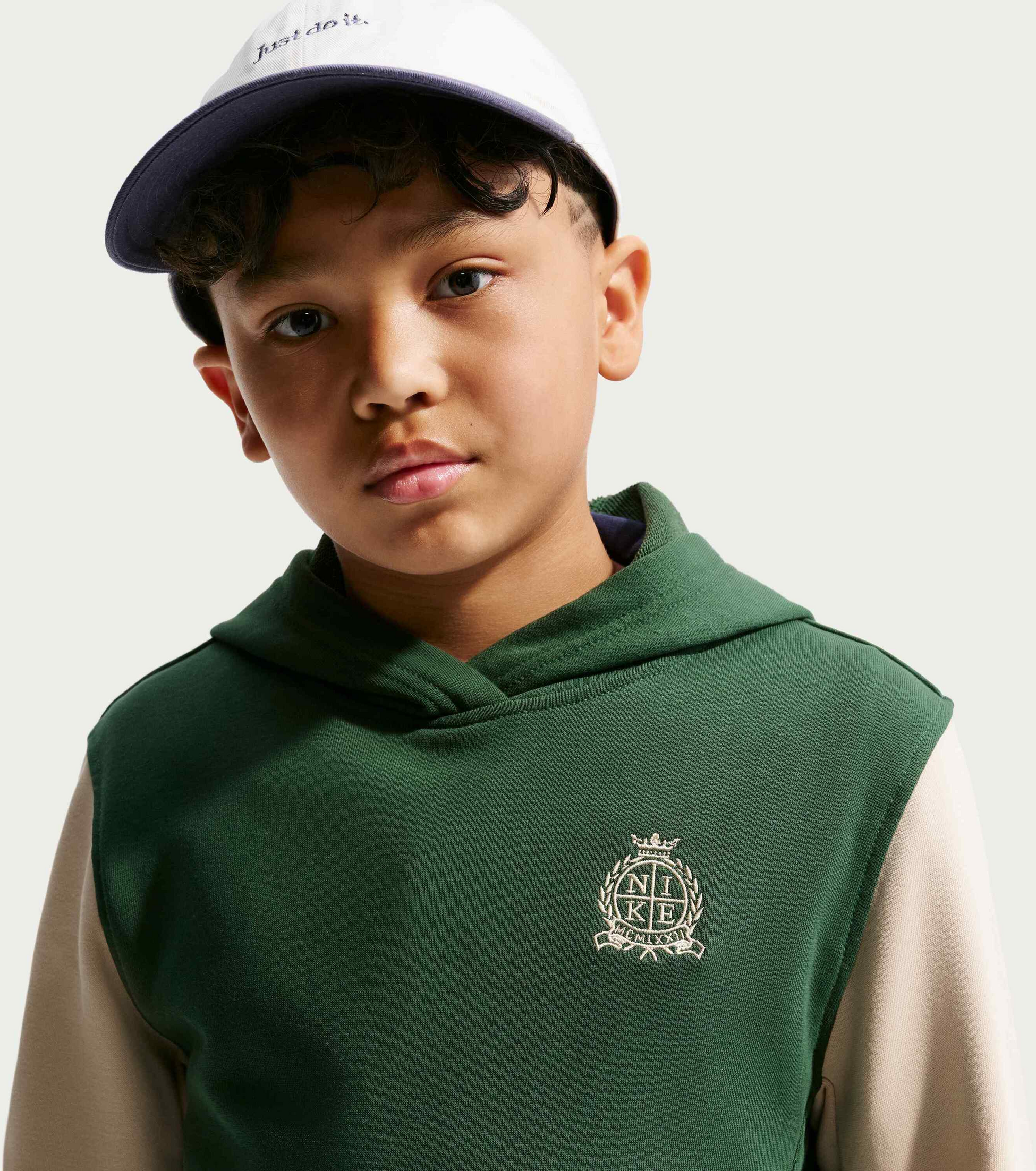 NIKE, Older Kids' French Terry Hoodie Sportswear Club