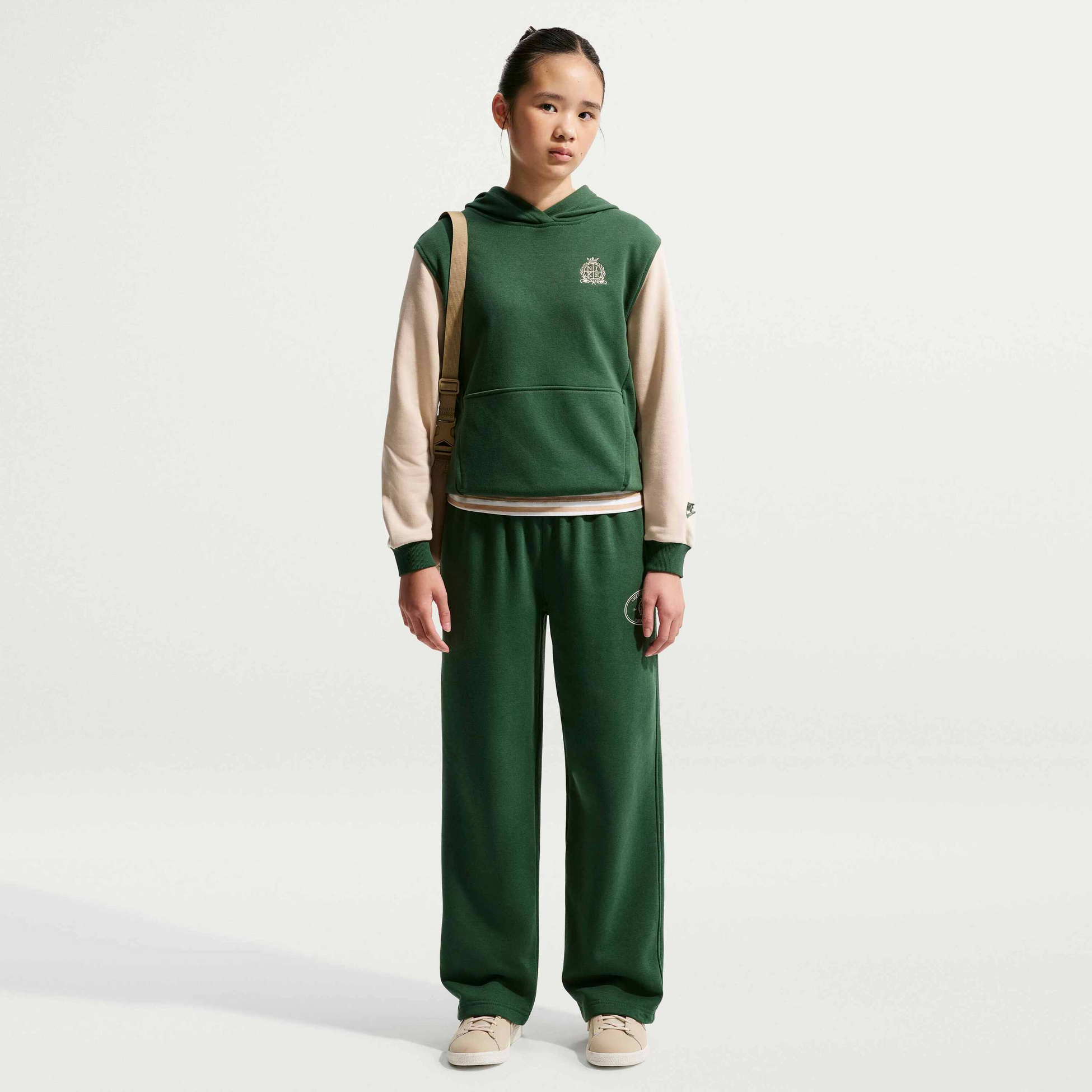 NIKE, Older Kids' French Terry Hoodie Sportswear Club