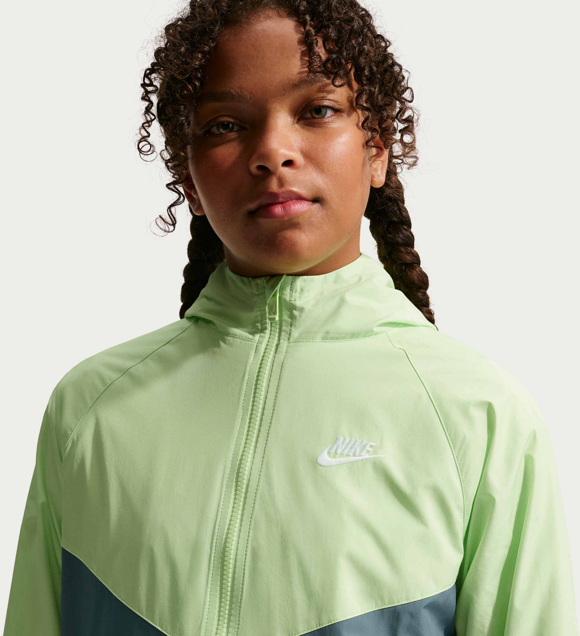 NIKE, Older Kids' Hooded Repel Jacket Sportswear Windrunner