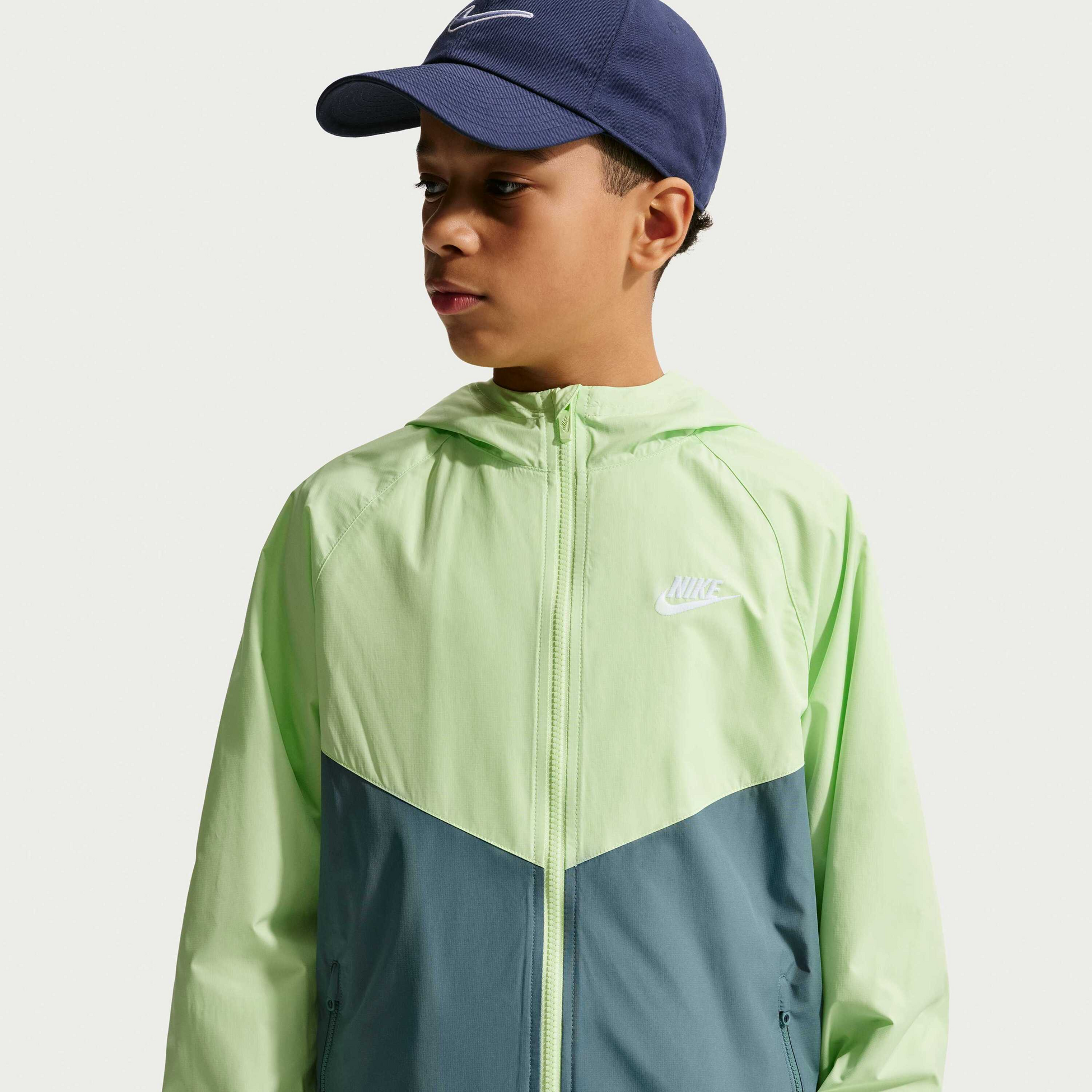 NIKE, Older Kids' Hooded Repel Jacket Sportswear Windrunner