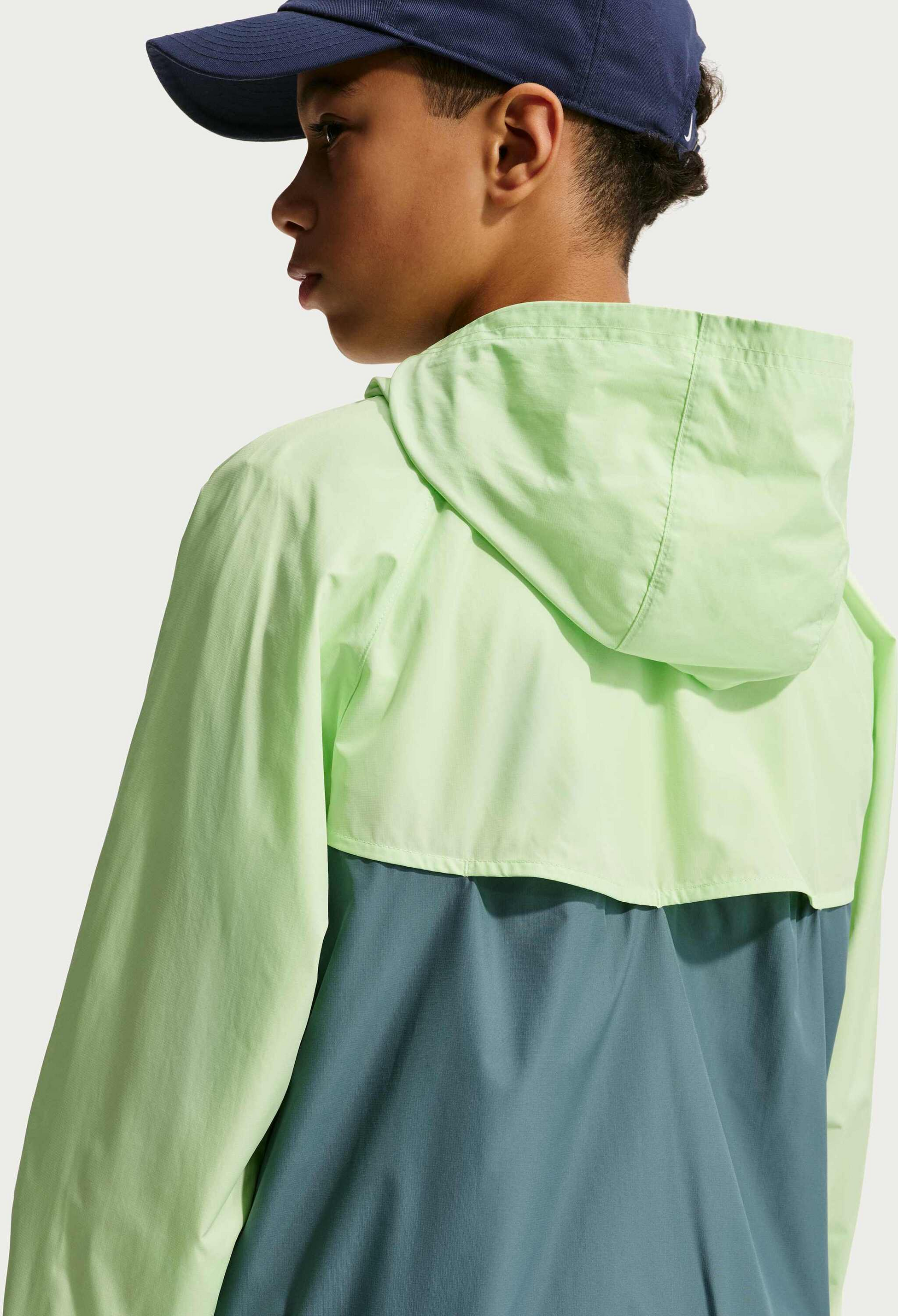 NIKE, Older Kids' Hooded Repel Jacket Sportswear Windrunner