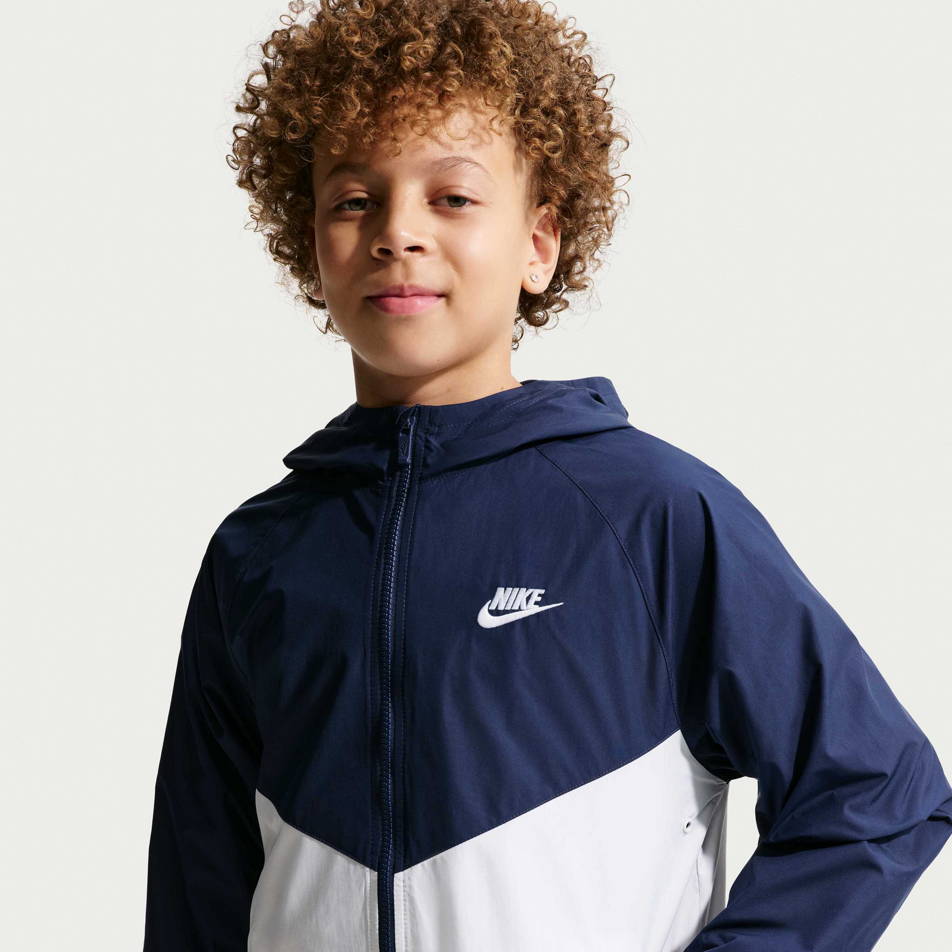 NIKE, Older Kids' Hooded Repel Jacket Sportswear Windrunner