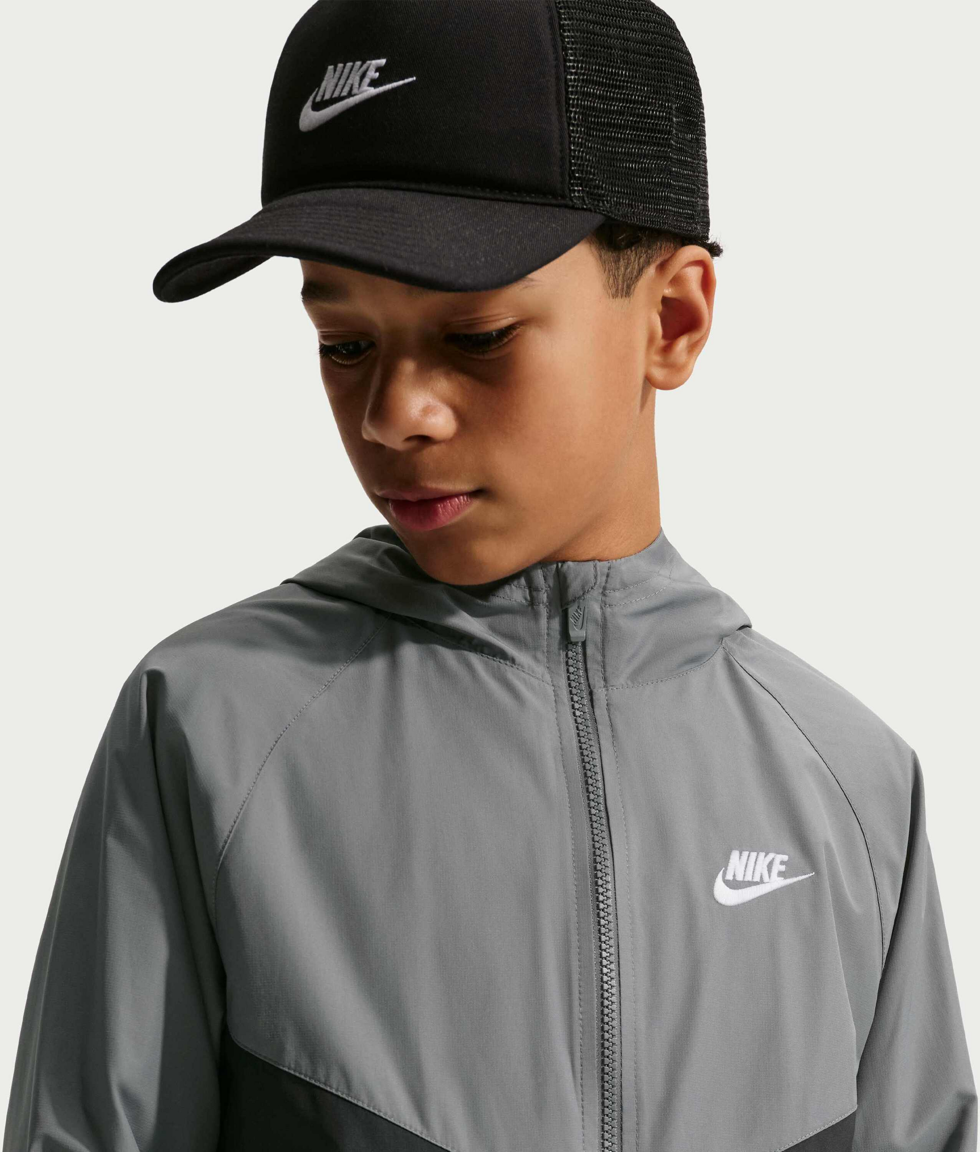 NIKE, Older Kids' Hooded Repel Jacket Sportswear Windrunner