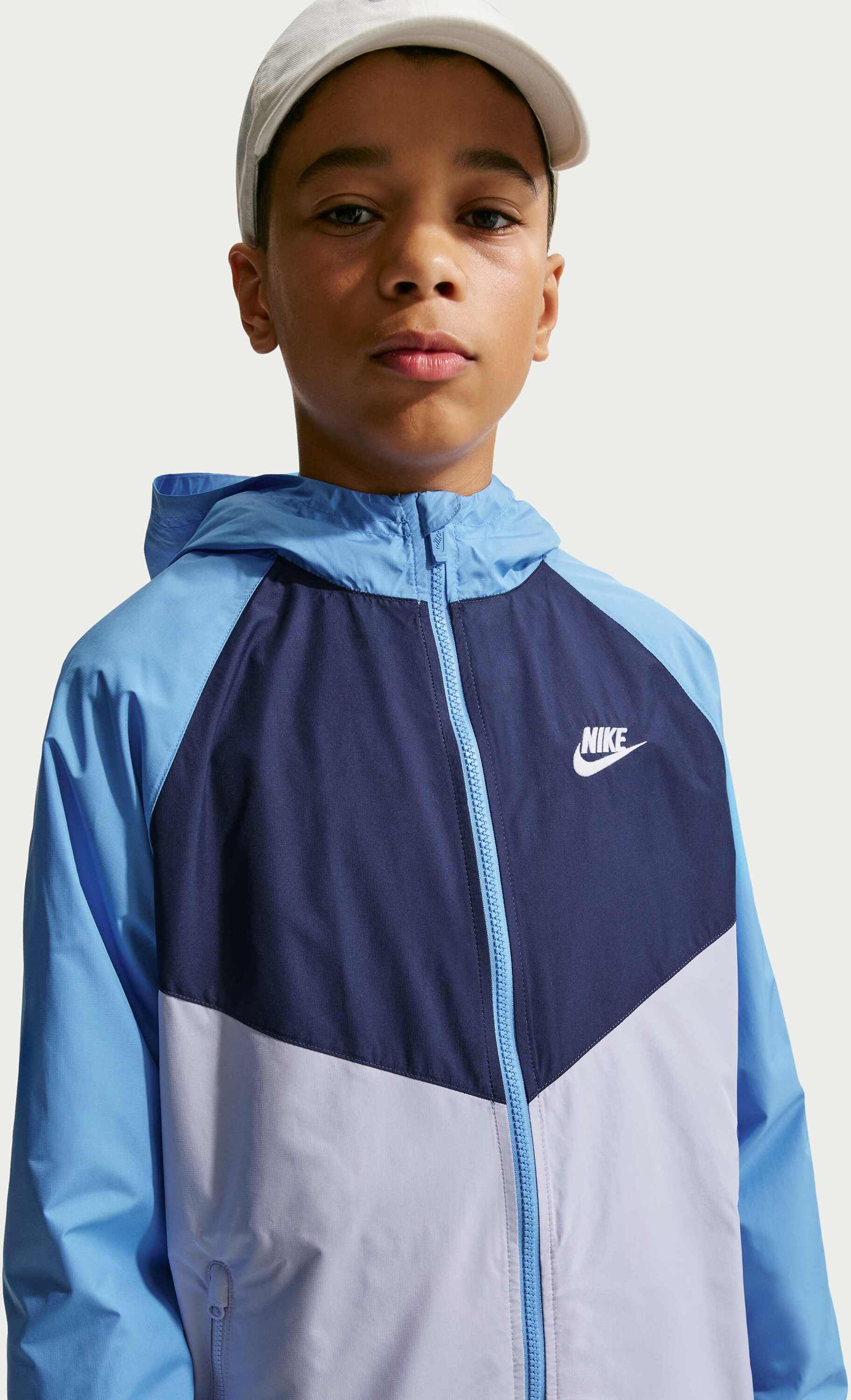 NIKE, Older Kids' Hooded Repel Jacket Sportswear Windrunner