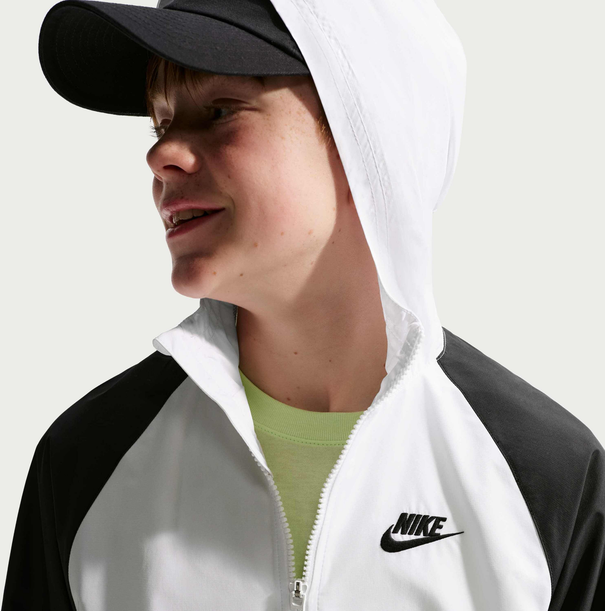 NIKE, Older Kids' Hooded Repel Jacket Sportswear Windrunner