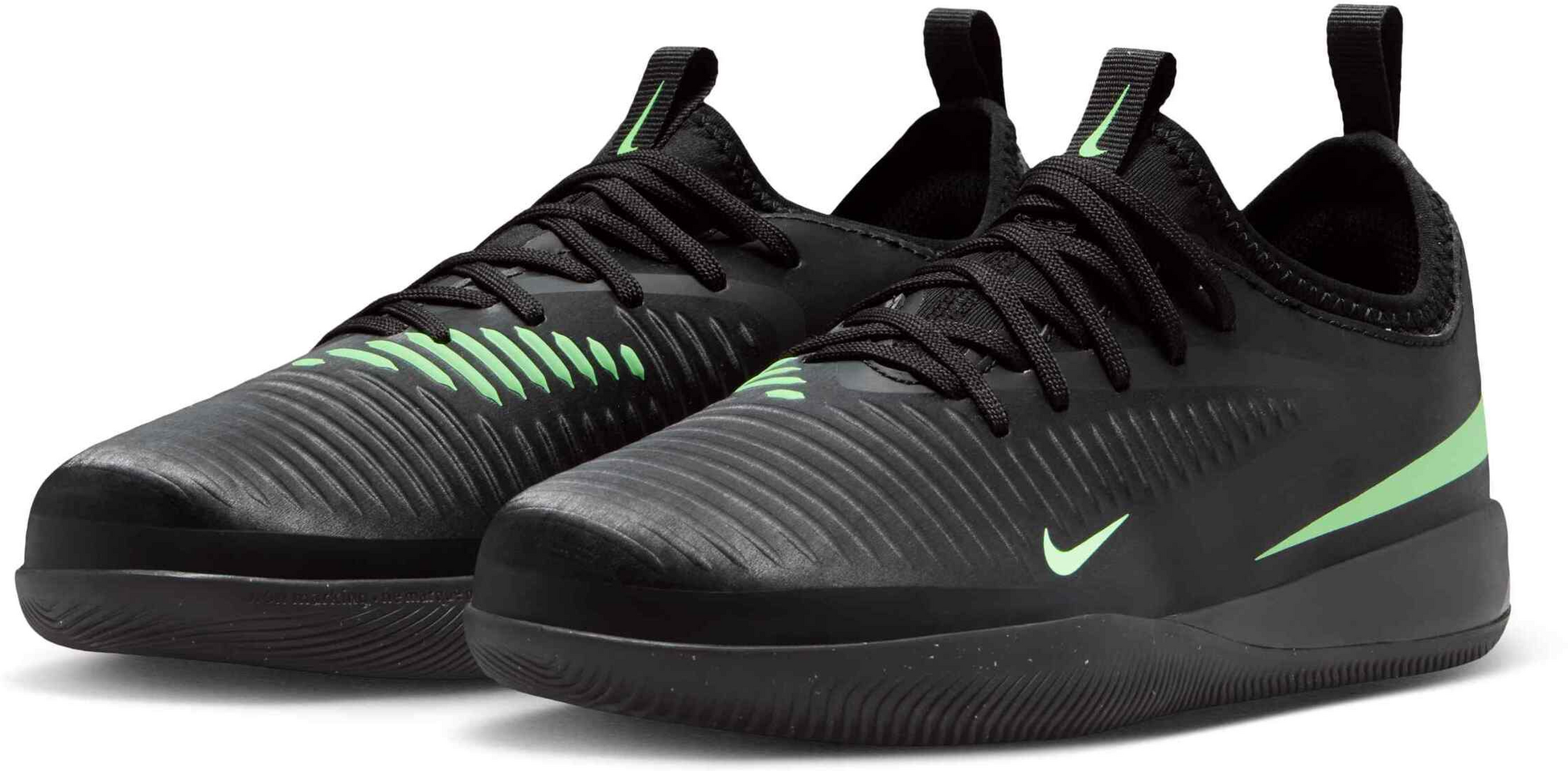 NIKE, Older Kids' Indoor Court Football Shoes Jr. Phantom 6 Low Academy