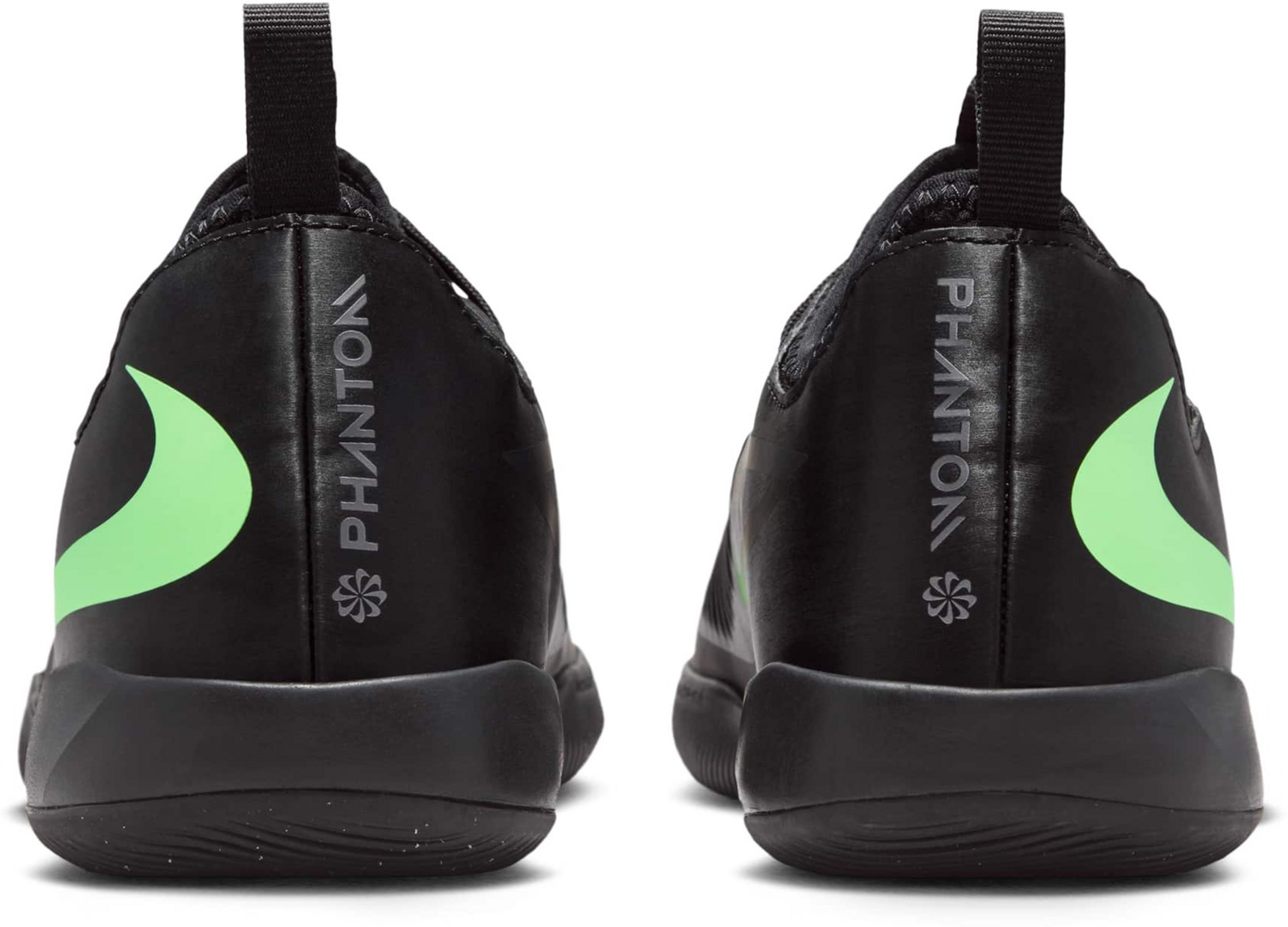NIKE, Older Kids' Indoor Court Football Shoes Jr. Phantom 6 Low Academy
