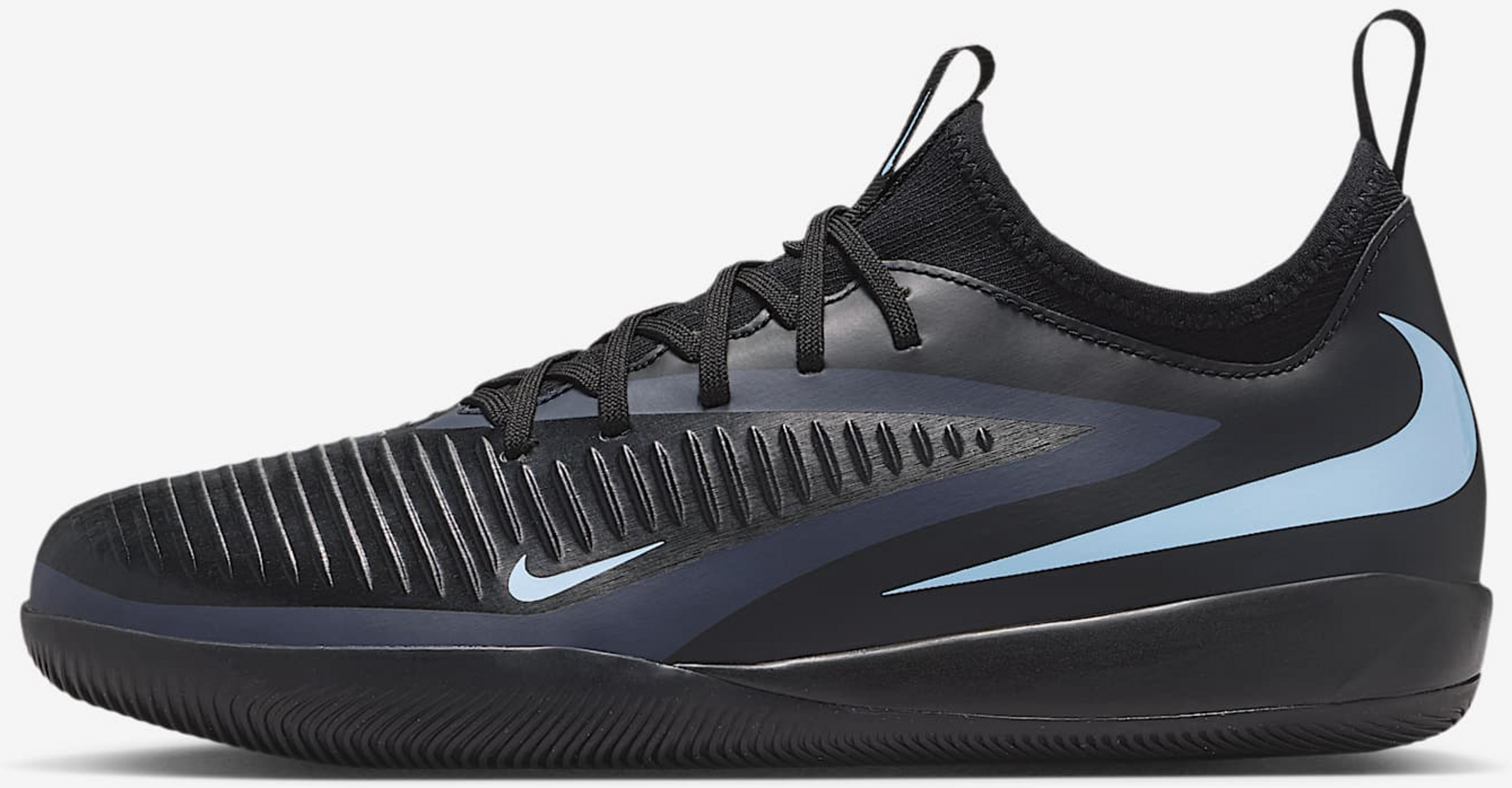 NIKE, Older Kids' Indoor Court Football Shoes Jr. Phantom 6 Low Academy