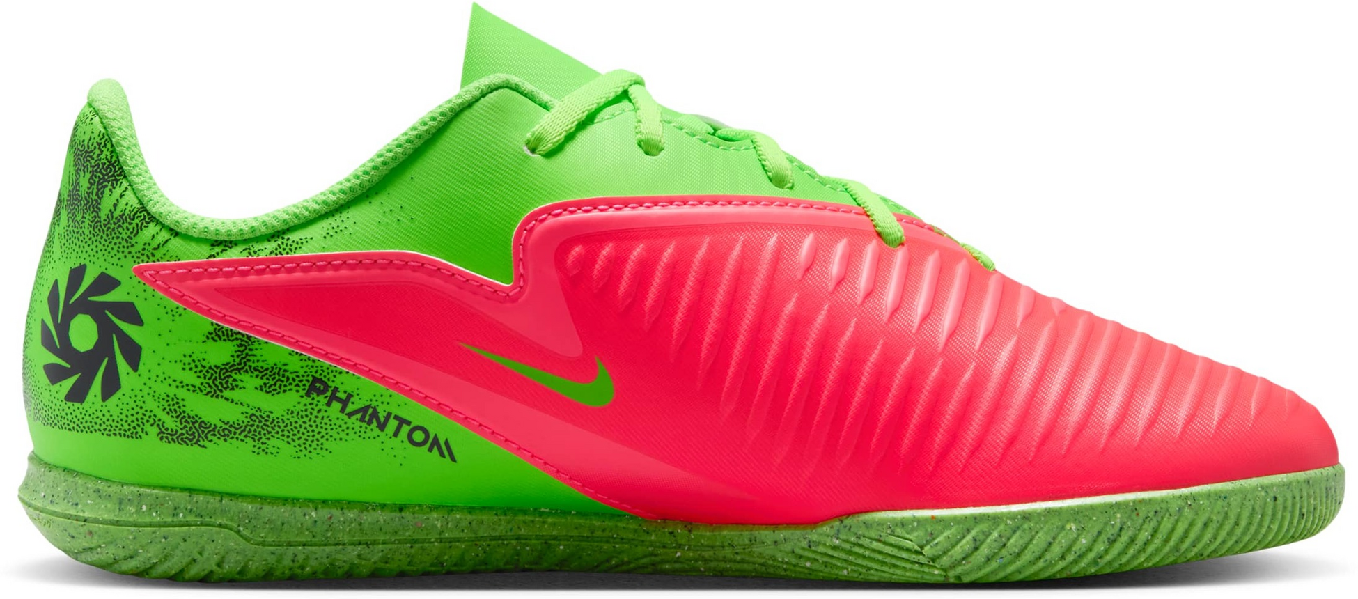 NIKE, Older Kids' Indoor Court Football Shoes Jr. Phantom 6 Low Club 'erling Haaland'