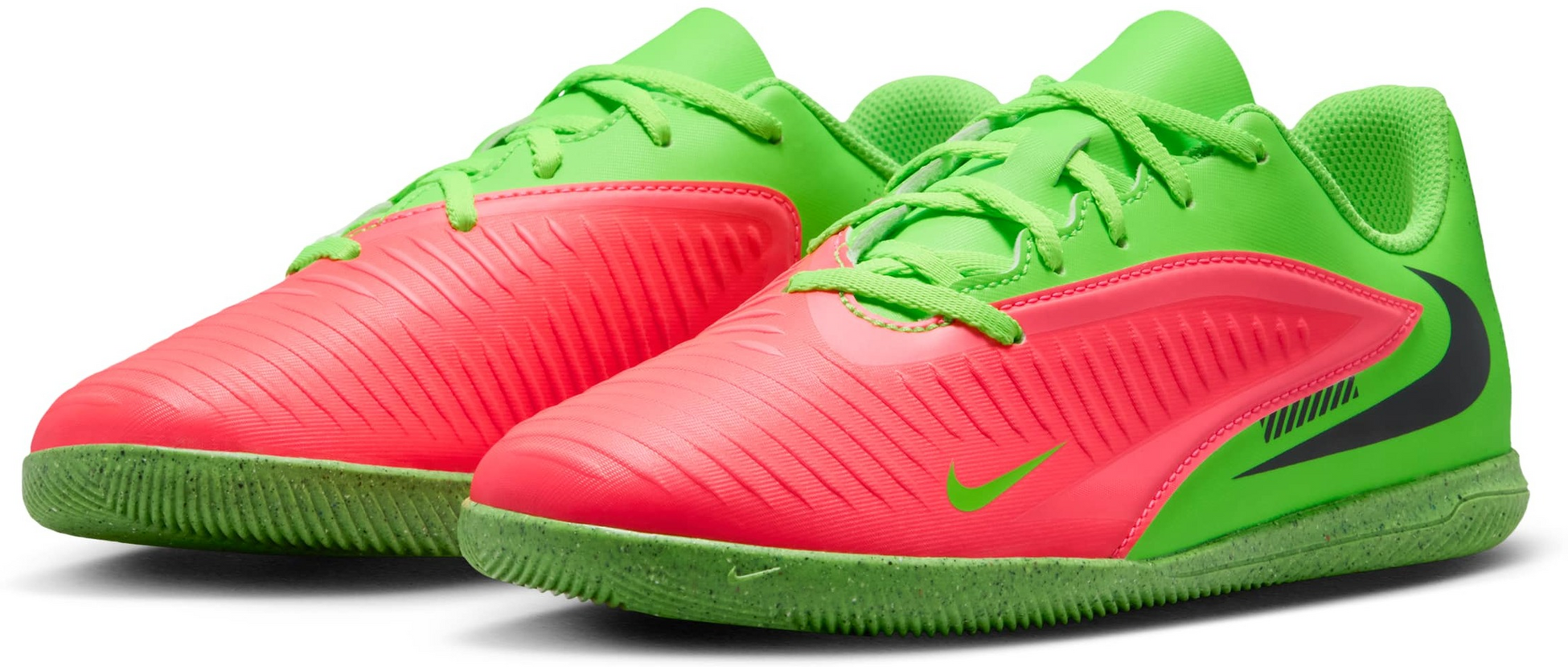 NIKE, Older Kids' Indoor Court Football Shoes Jr. Phantom 6 Low Club 'erling Haaland'