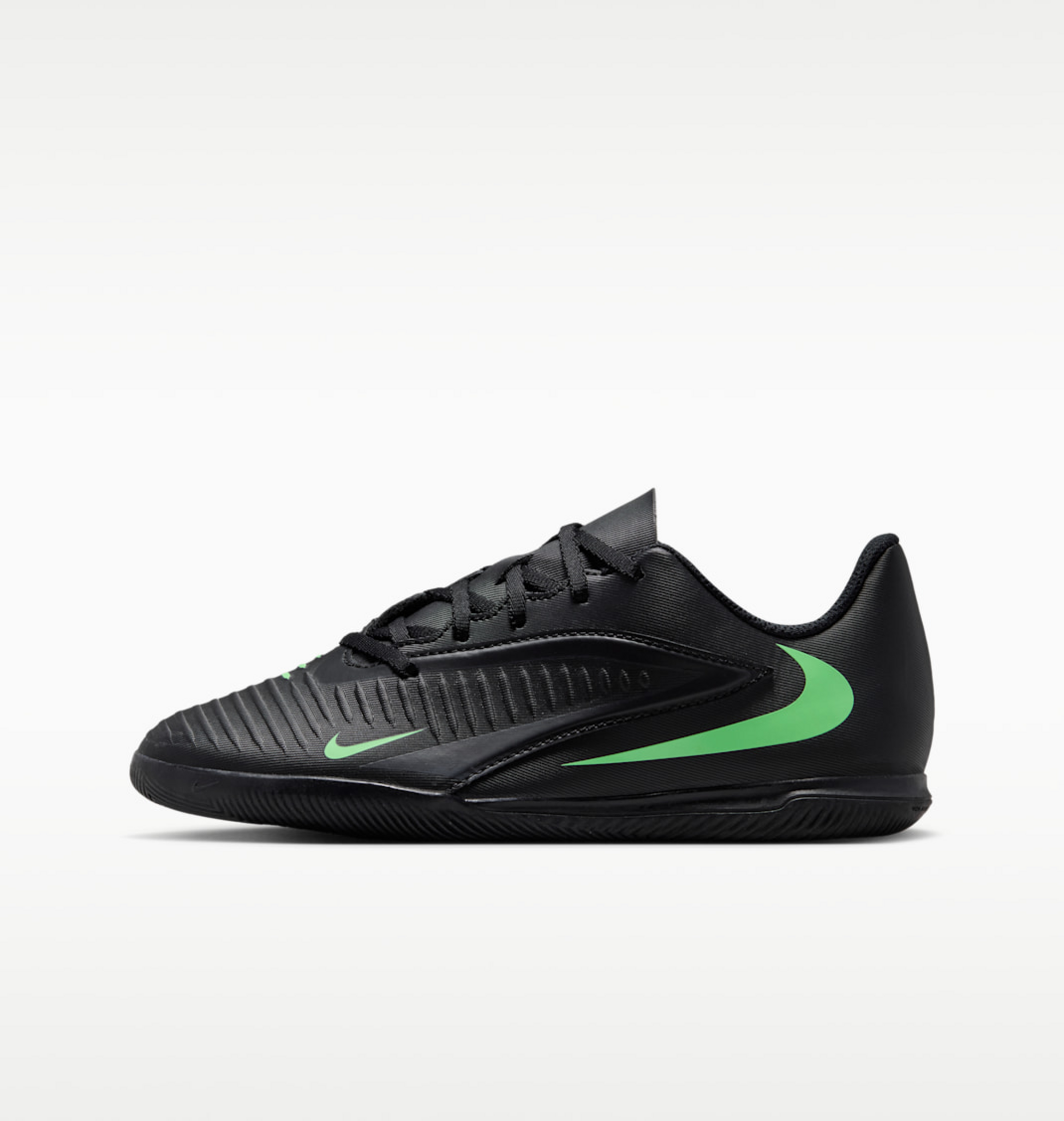 NIKE, Older Kids' Indoor Court Football Shoes Jr. Phantom 6 Low Club