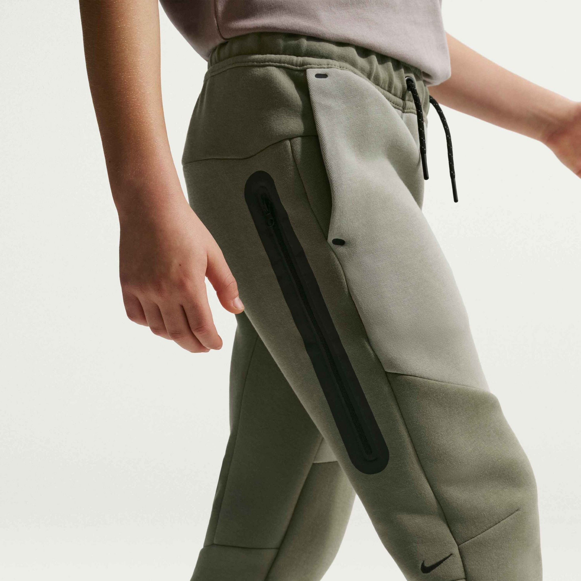 NIKE, Older Kids' Joggers Sportswear Tech Fleece